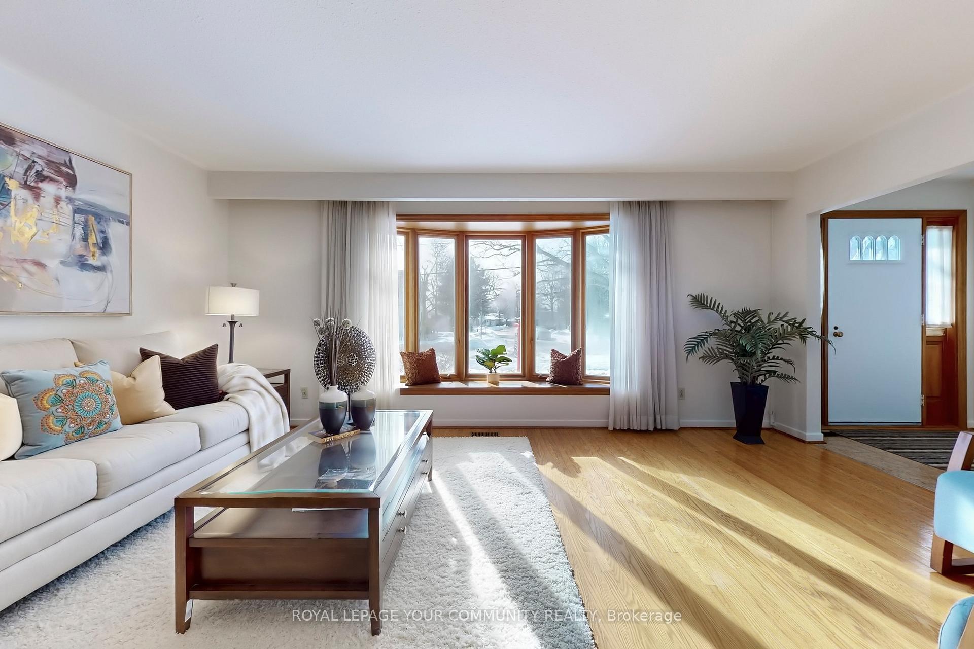 Photo 9 of 217 Bay Thorn Drive, Markham, Royal Orchard — HOMEH