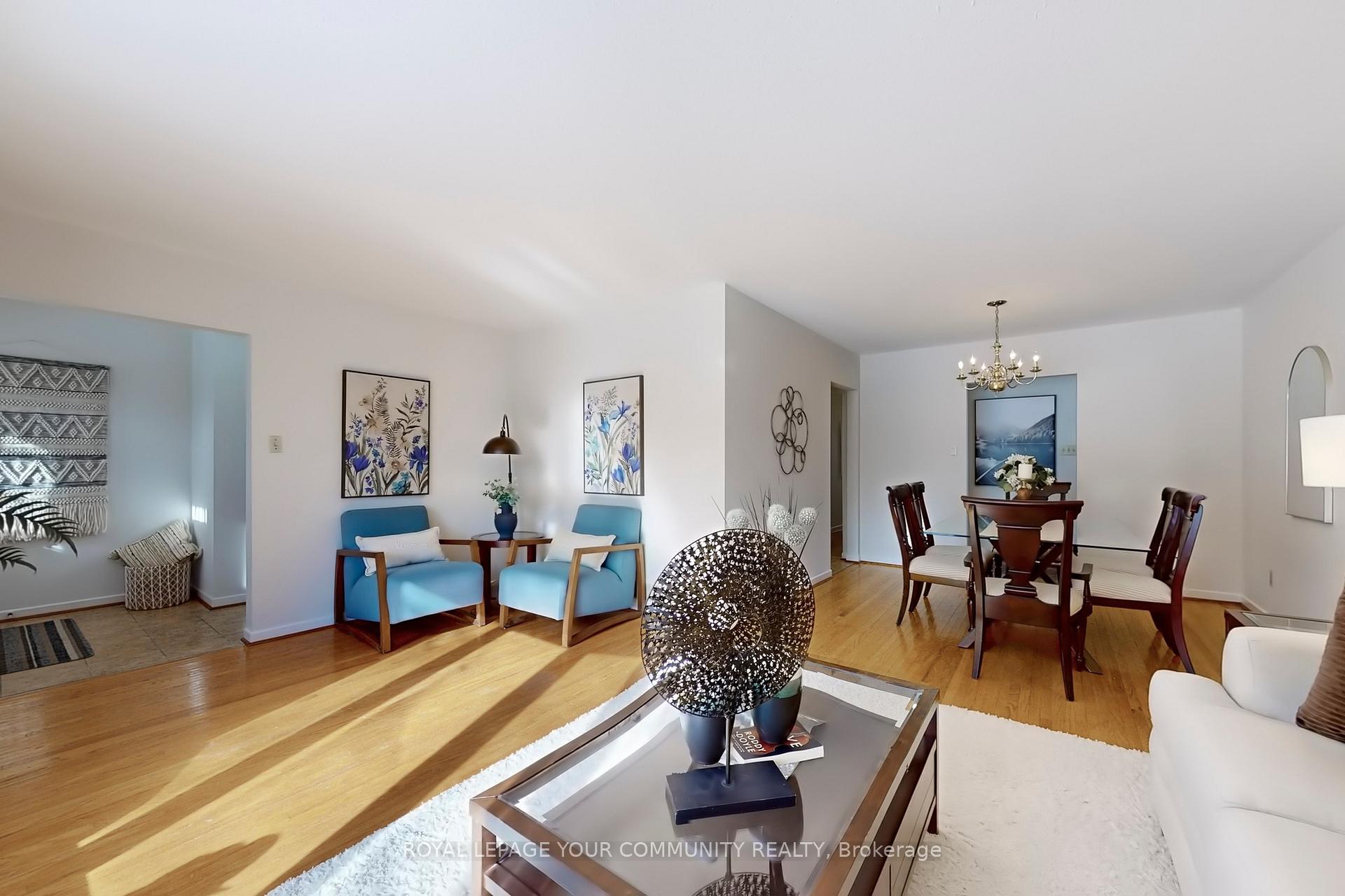 Photo 10 of 217 Bay Thorn Drive, Markham, Royal Orchard — HOMEH