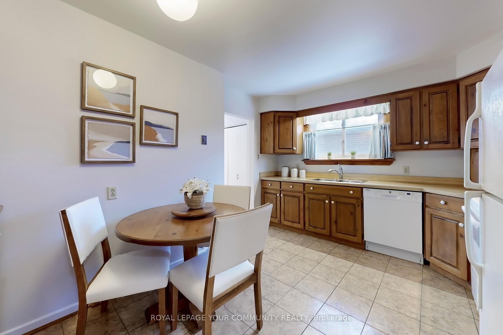 Photo 14 of 217 Bay Thorn Drive, Markham, Royal Orchard — HOMEH