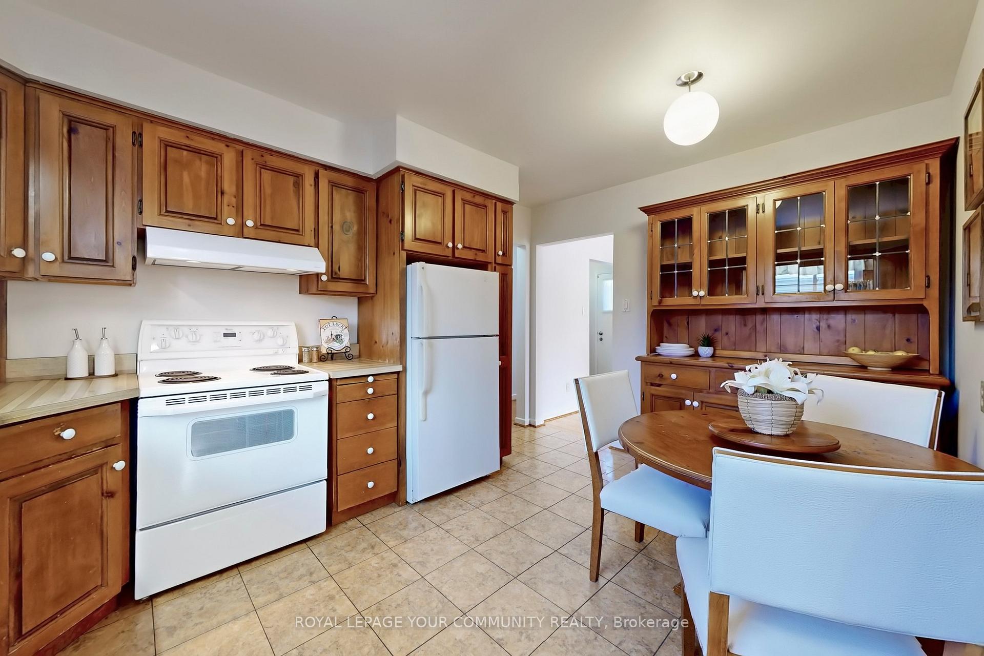 Photo 15 of 217 Bay Thorn Drive, Markham, Royal Orchard — HOMEH