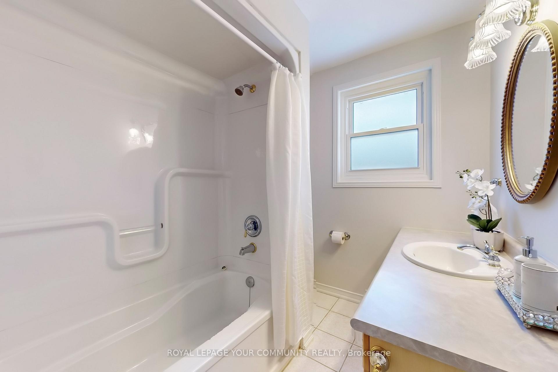 Photo 24 of 217 Bay Thorn Drive, Markham, Royal Orchard — HOMEH