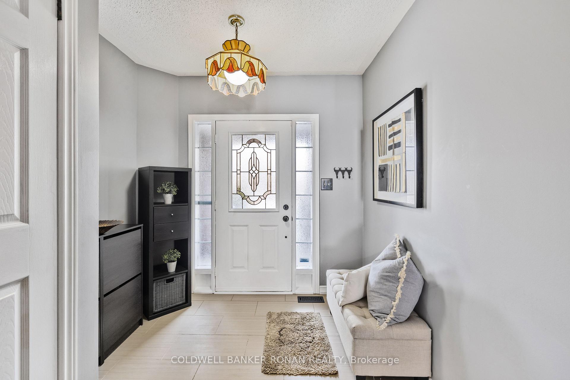 Photo 3 of 74 Gianmarco Way, Vaughan, Maple — HOMEH