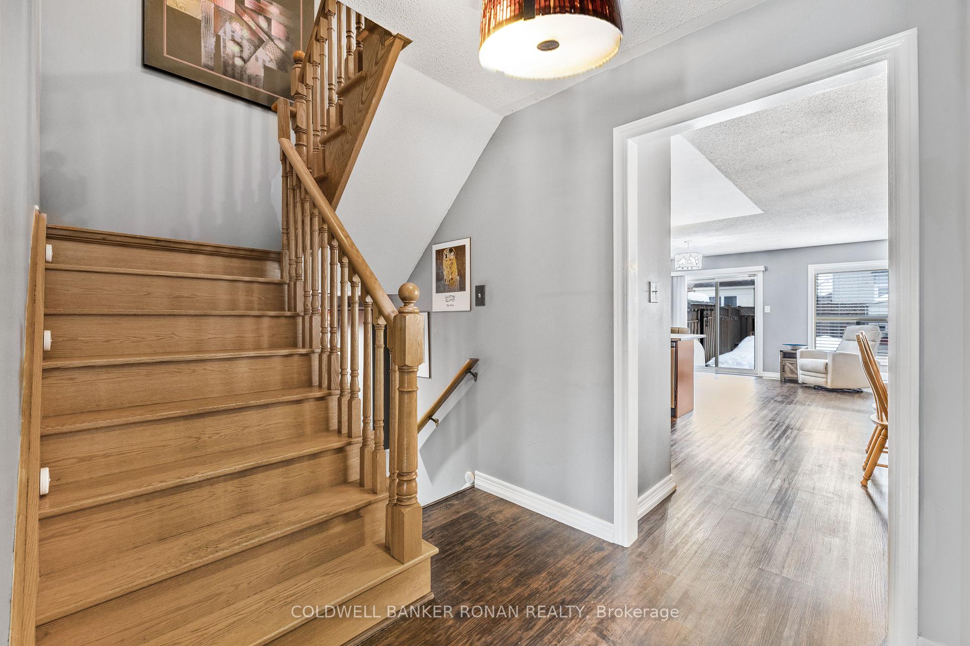 Photo 5 of 74 Gianmarco Way, Vaughan, Maple — HOMEH