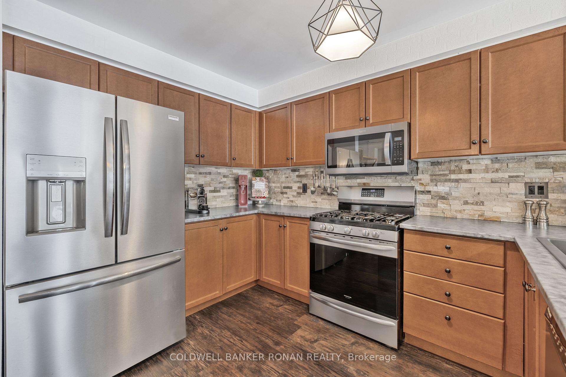 Photo 8 of 74 Gianmarco Way, Vaughan, Maple — HOMEH