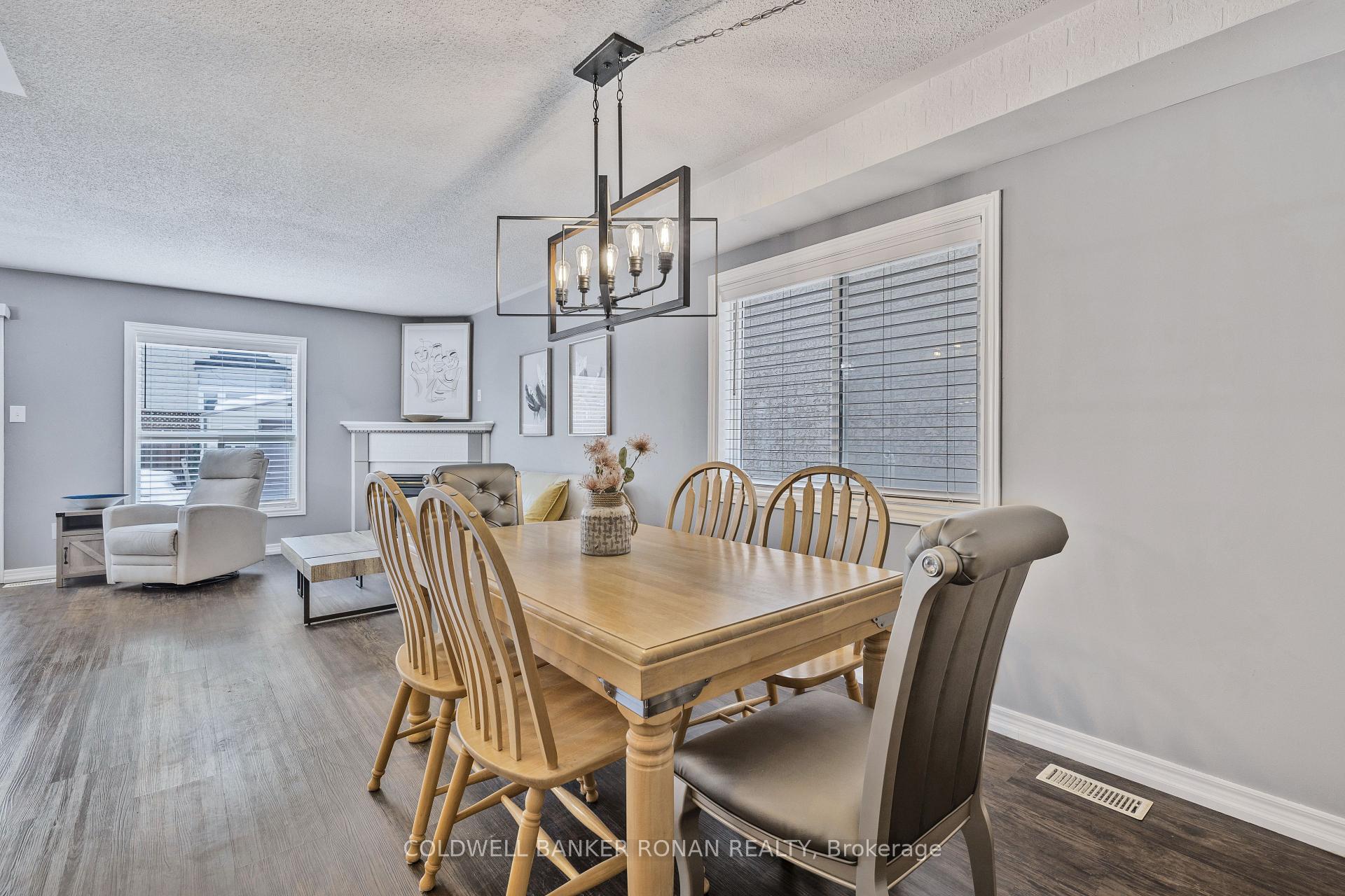 Photo 9 of 74 Gianmarco Way, Vaughan, Maple — HOMEH
