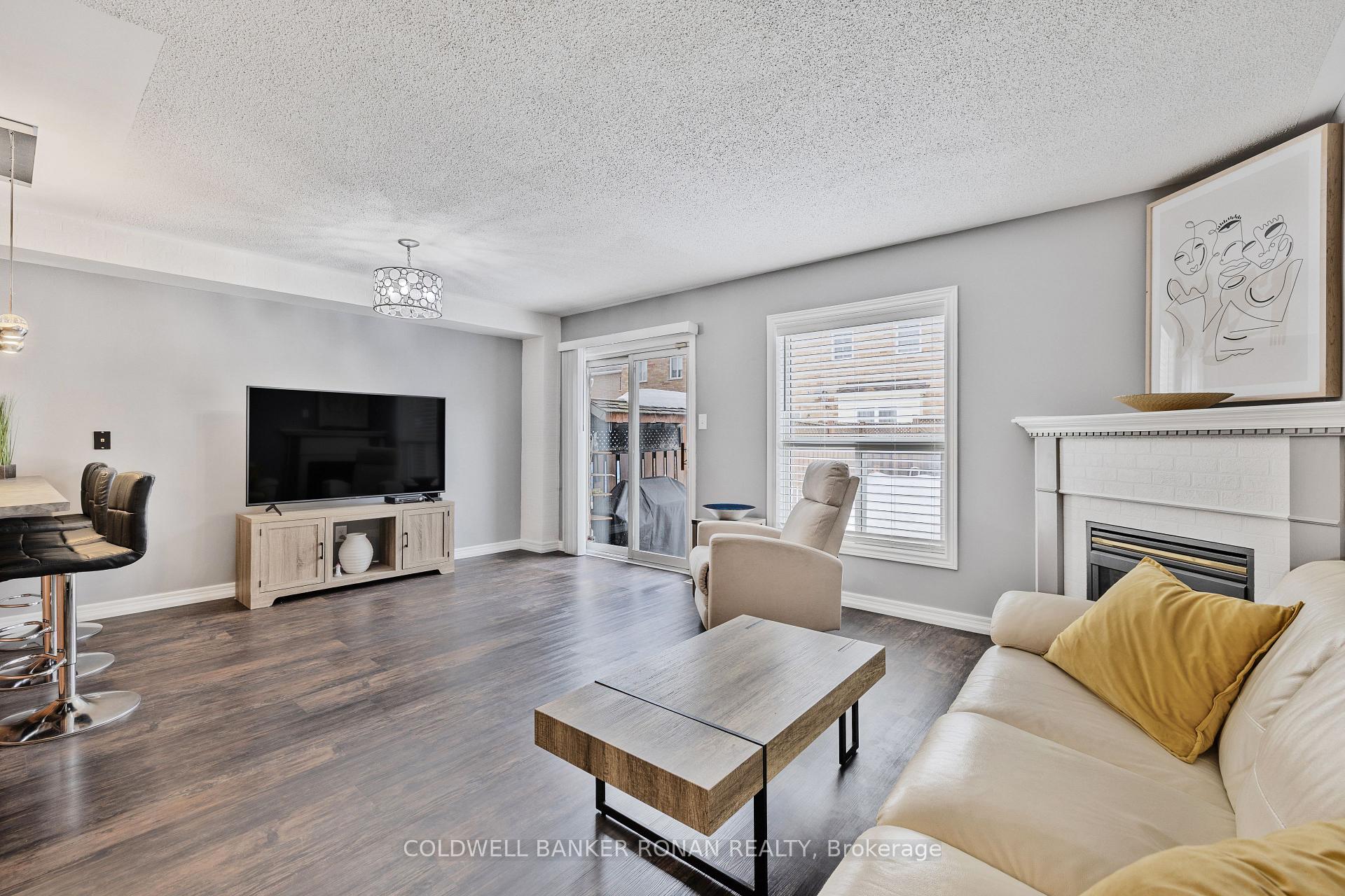 Photo 11 of 74 Gianmarco Way, Vaughan, Maple — HOMEH