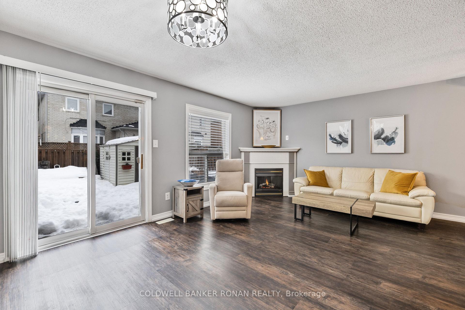 Photo 13 of 74 Gianmarco Way, Vaughan, Maple — HOMEH