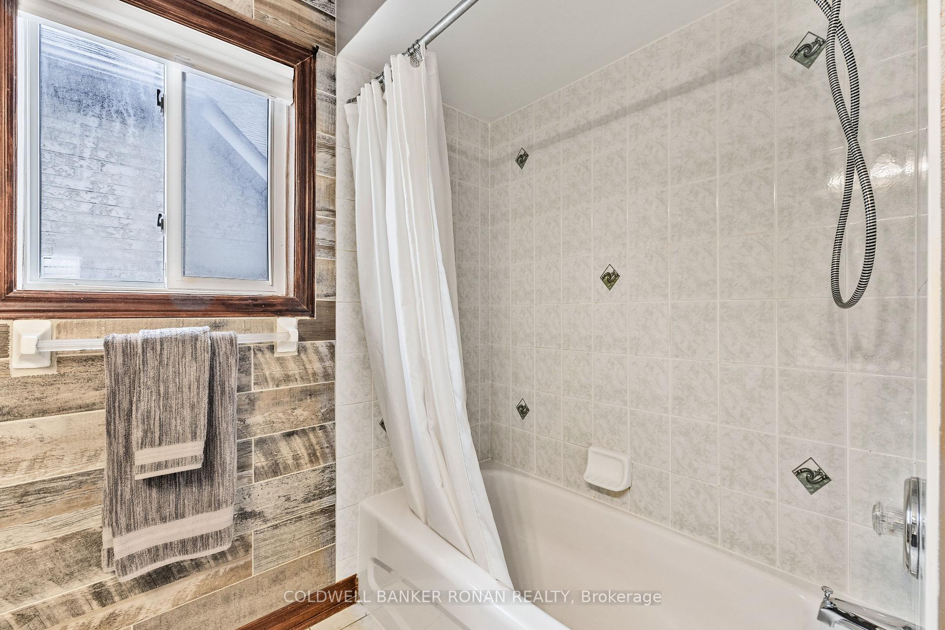 Photo 23 of 74 Gianmarco Way, Vaughan, Maple — HOMEH