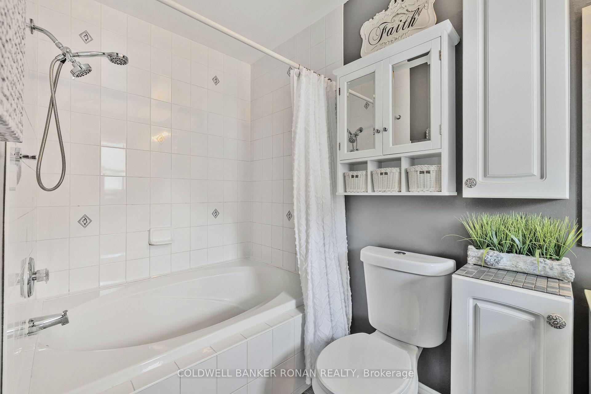 Photo 27 of 74 Gianmarco Way, Vaughan, Maple — HOMEH