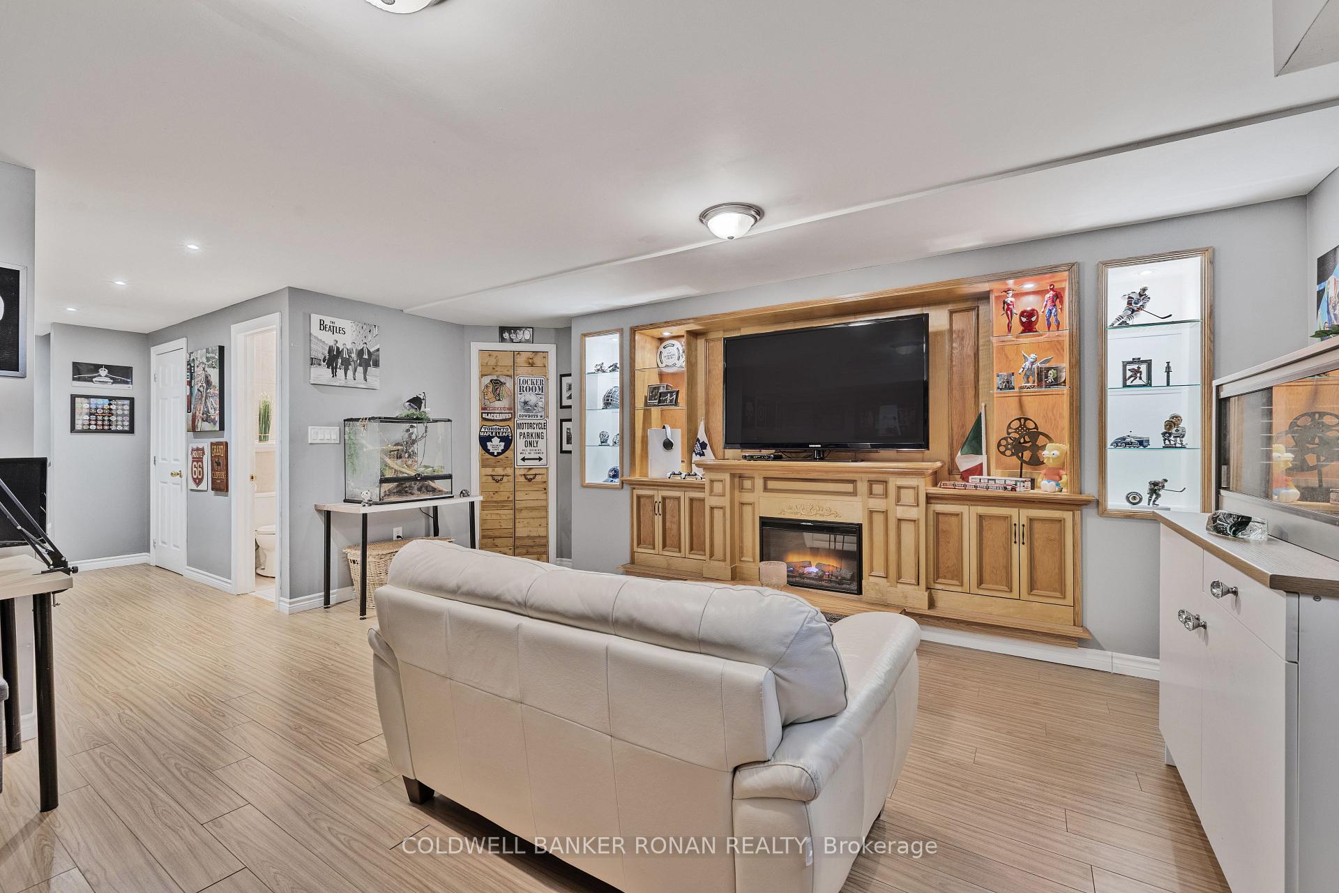 Photo 33 of 74 Gianmarco Way, Vaughan, Maple — HOMEH