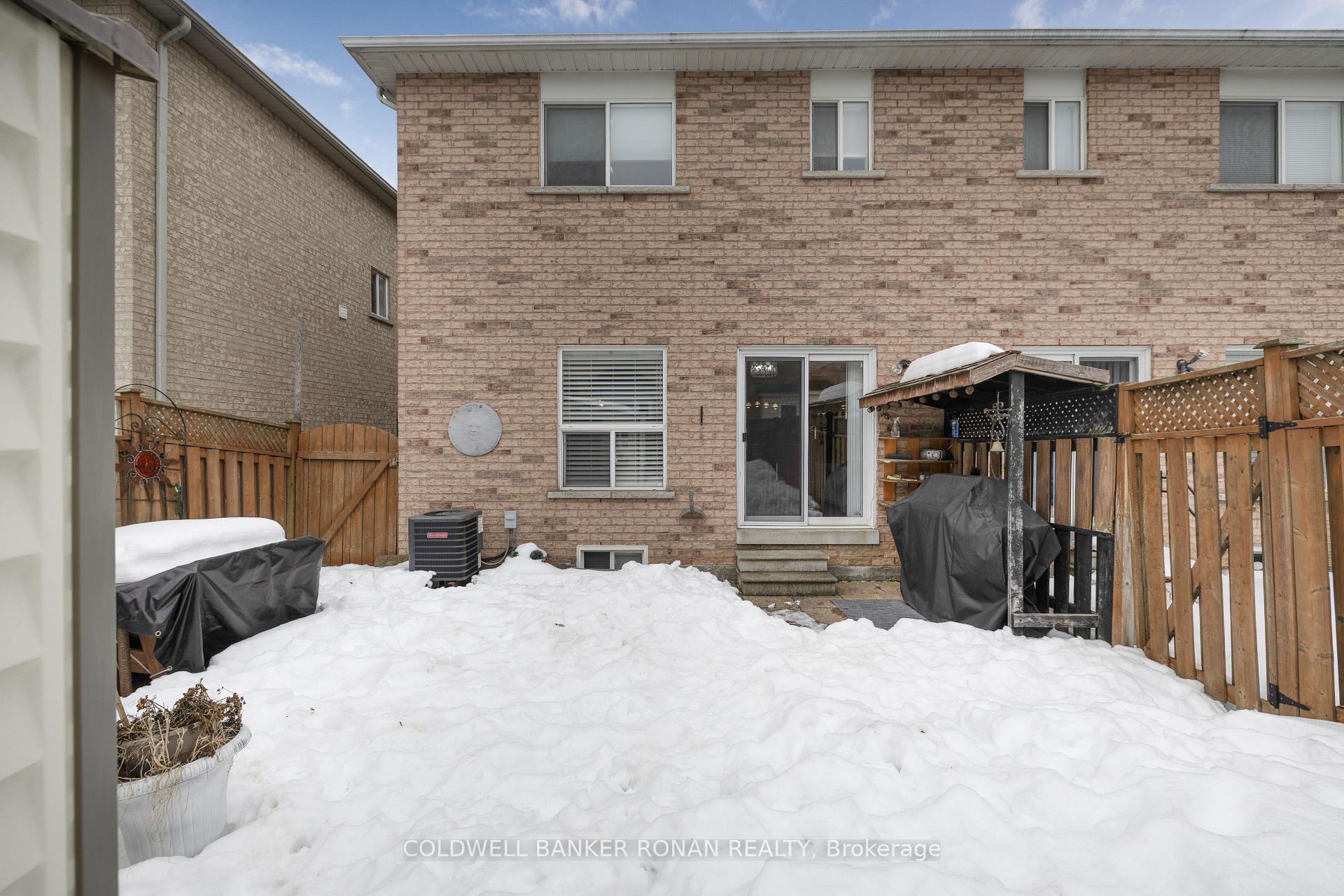 Photo 38 of 74 Gianmarco Way, Vaughan, Maple — HOMEH