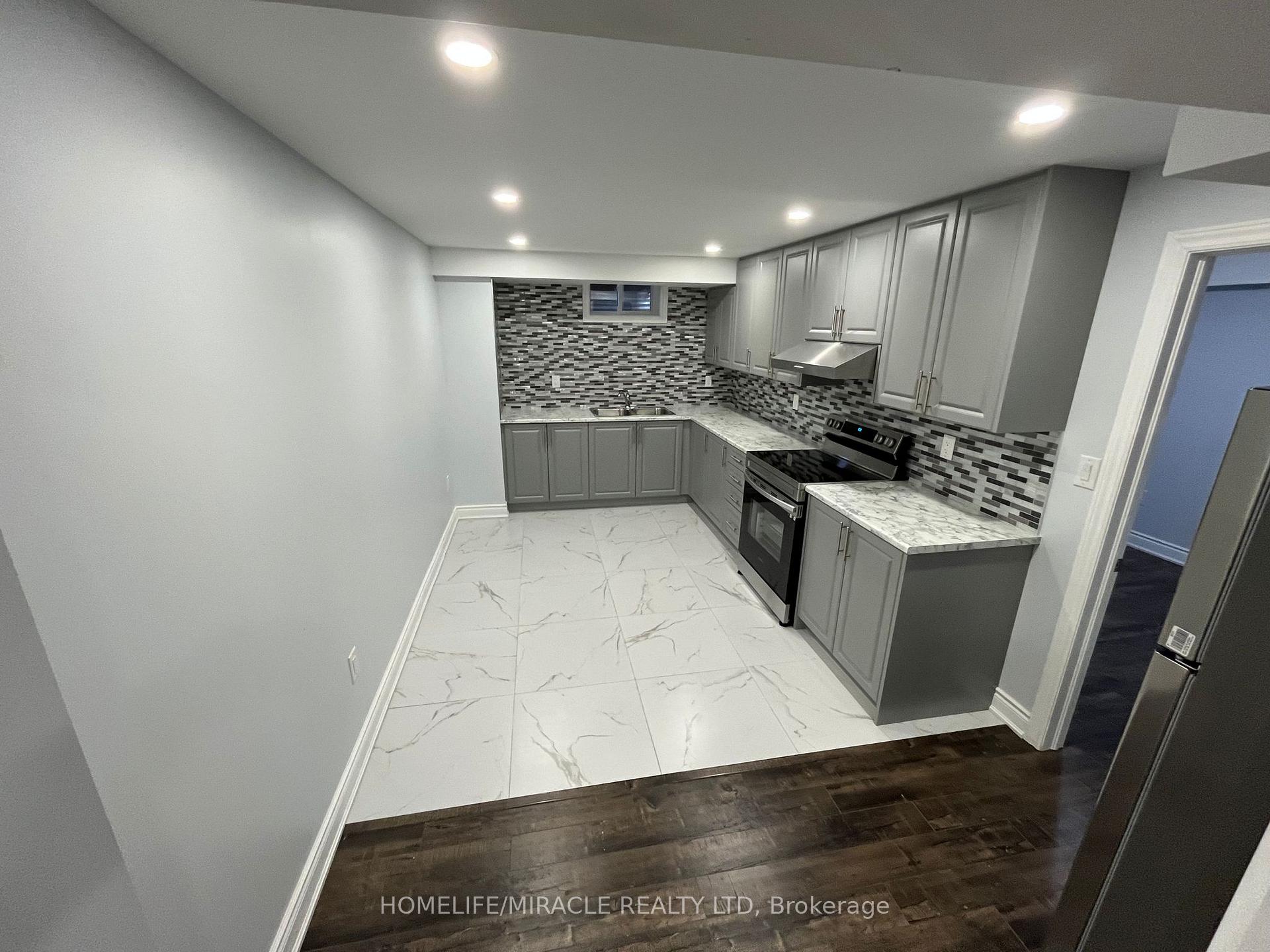 Photo 2 of 9438 Credit View Road, Brampton, Brampton West — HOMEH