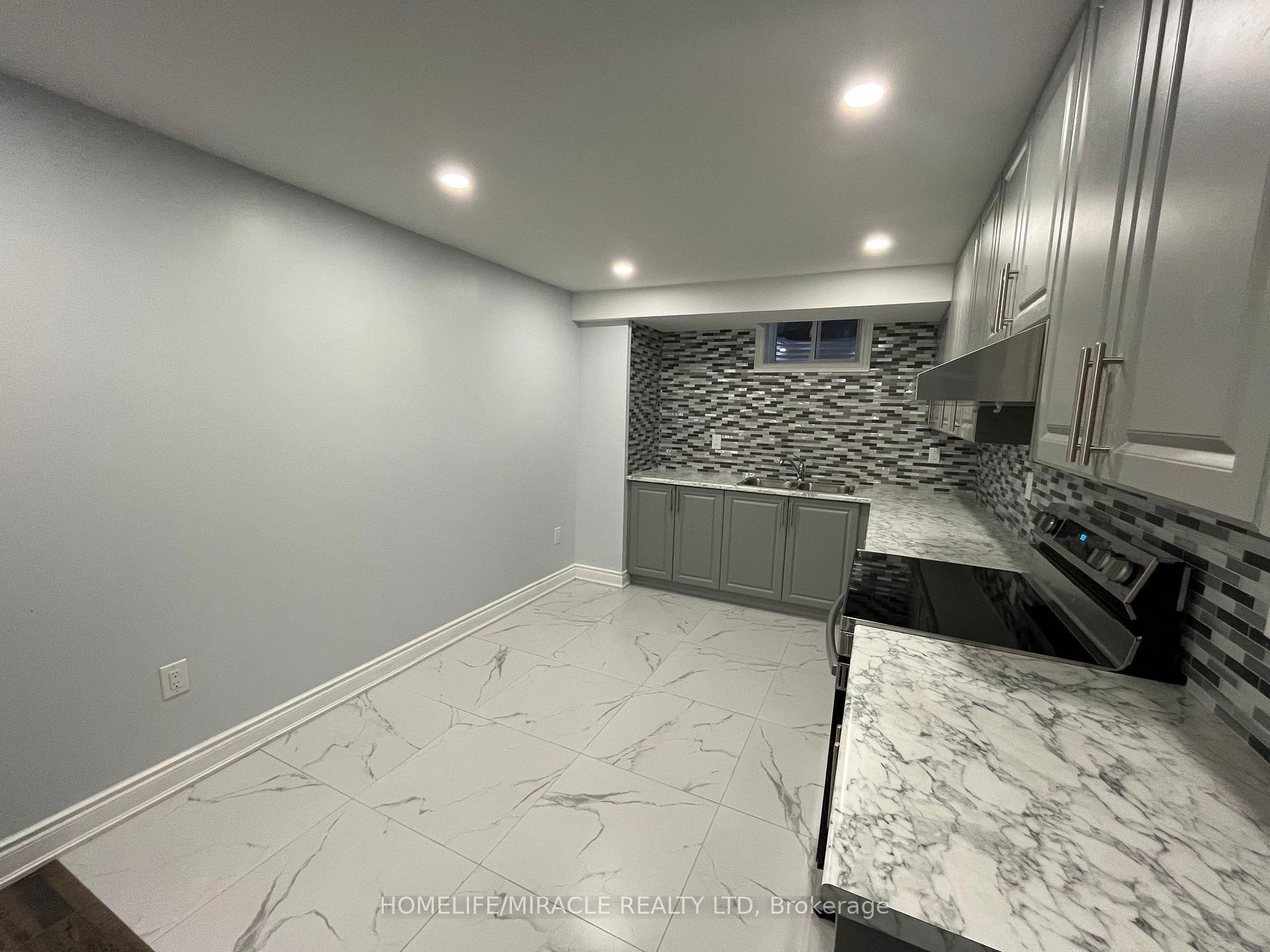Photo 15 of 9438 Credit View Road, Brampton, Brampton West — HOMEH