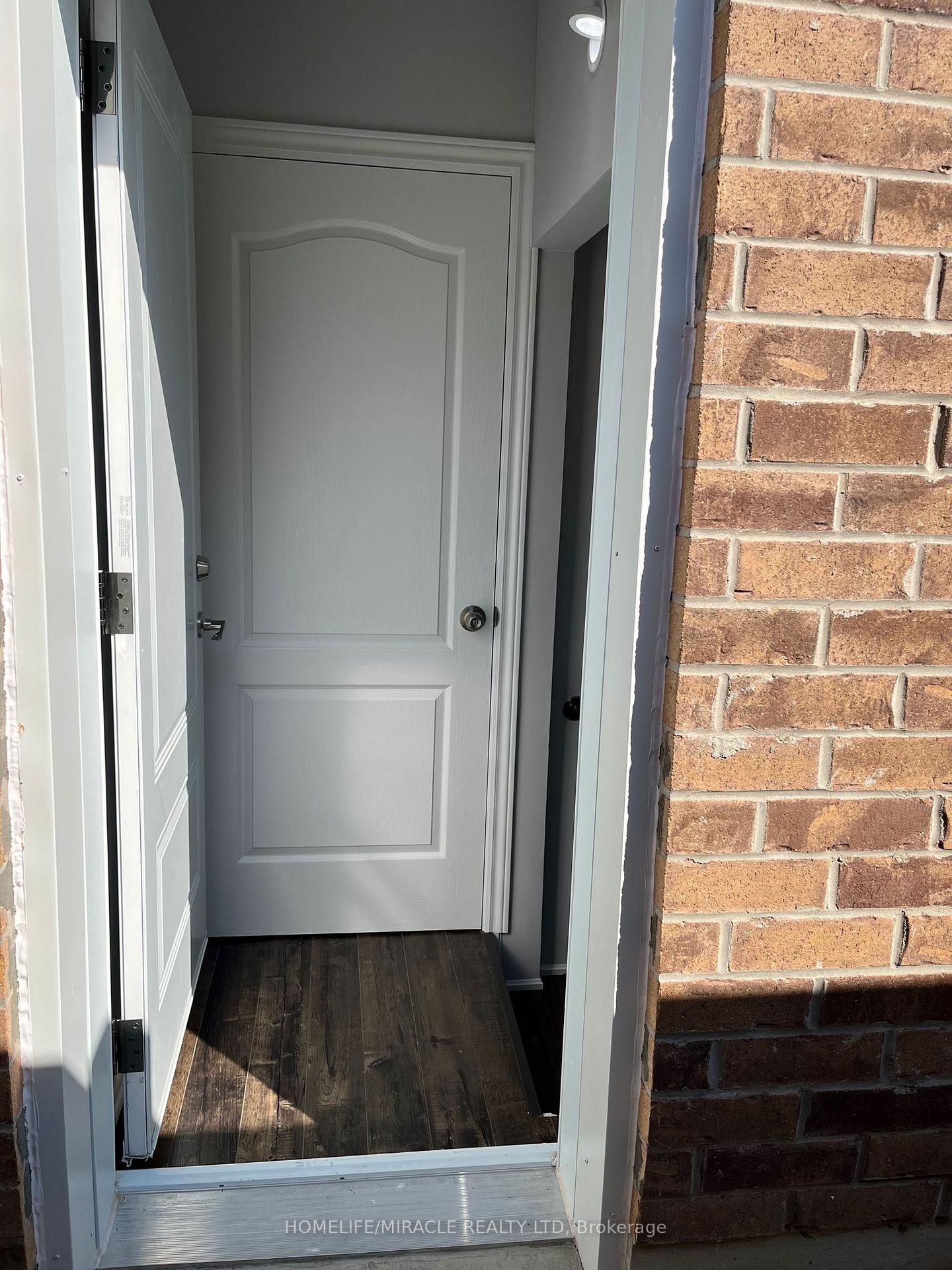 Photo 20 of 9438 Credit View Road, Brampton, Brampton West — HOMEH