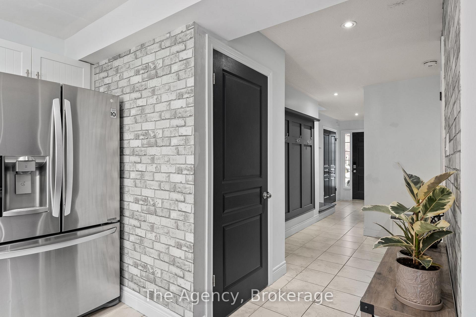Photo 14 of 290 Pine Street, Gravenhurst, Wood (Gravenhurst) — HOMEH