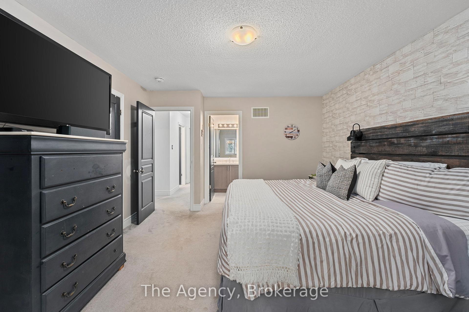 Photo 21 of 290 Pine Street, Gravenhurst, Wood (Gravenhurst) — HOMEH