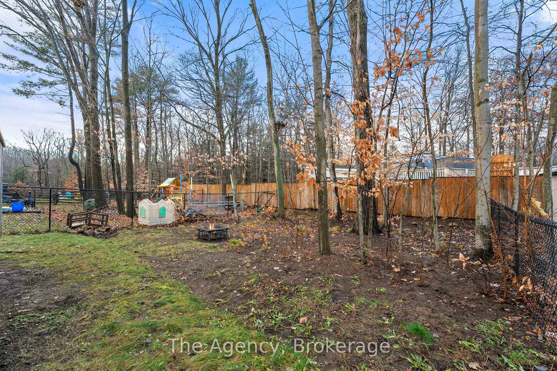Photo 35 of 290 Pine Street, Gravenhurst, Wood (Gravenhurst) — HOMEH