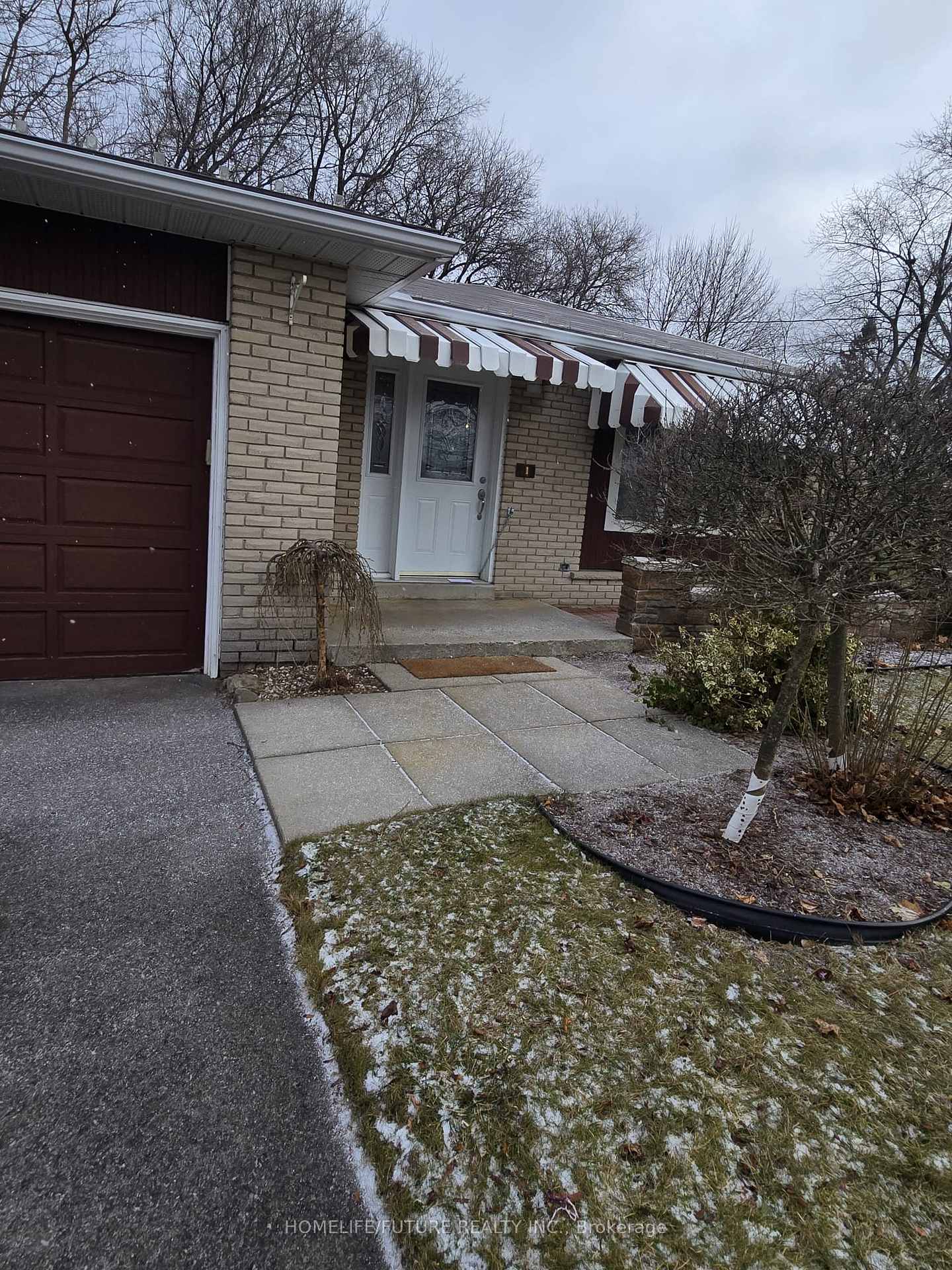 Photo 2 of 153 Springdale Crescent, Oshawa, Donevan — HOMEH