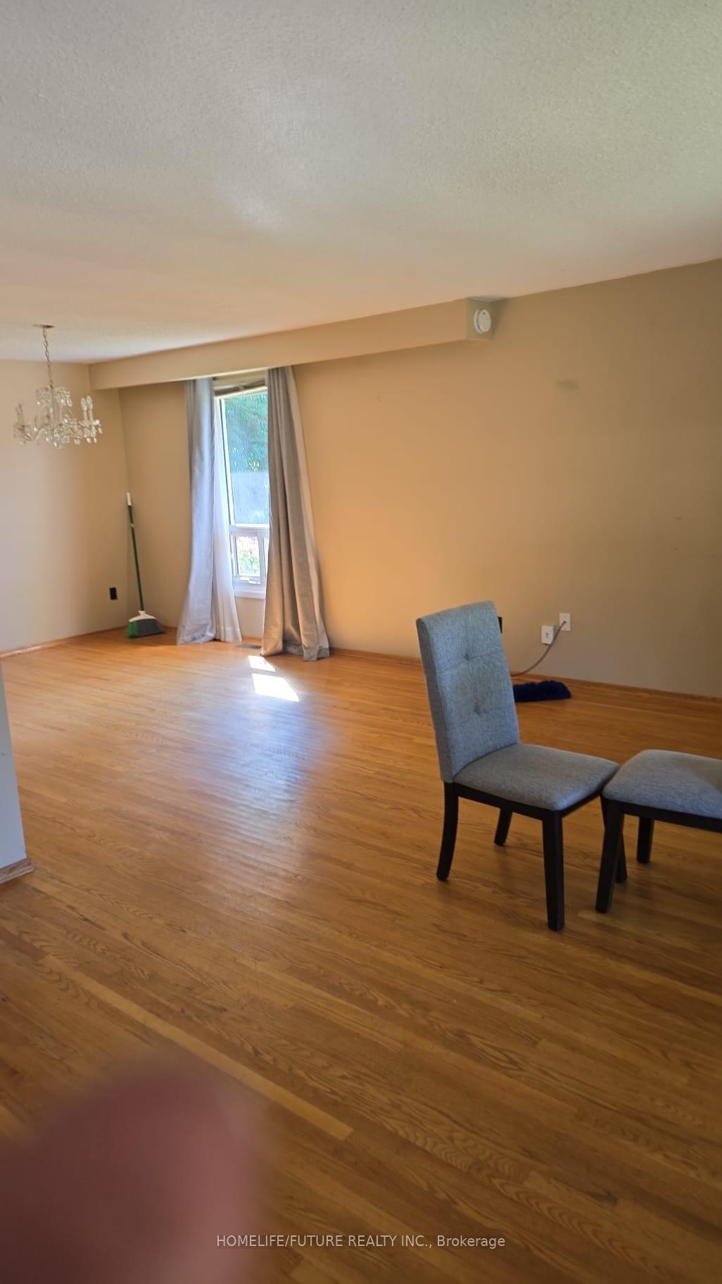 Photo 3 of 153 Springdale Crescent, Oshawa, Donevan — HOMEH