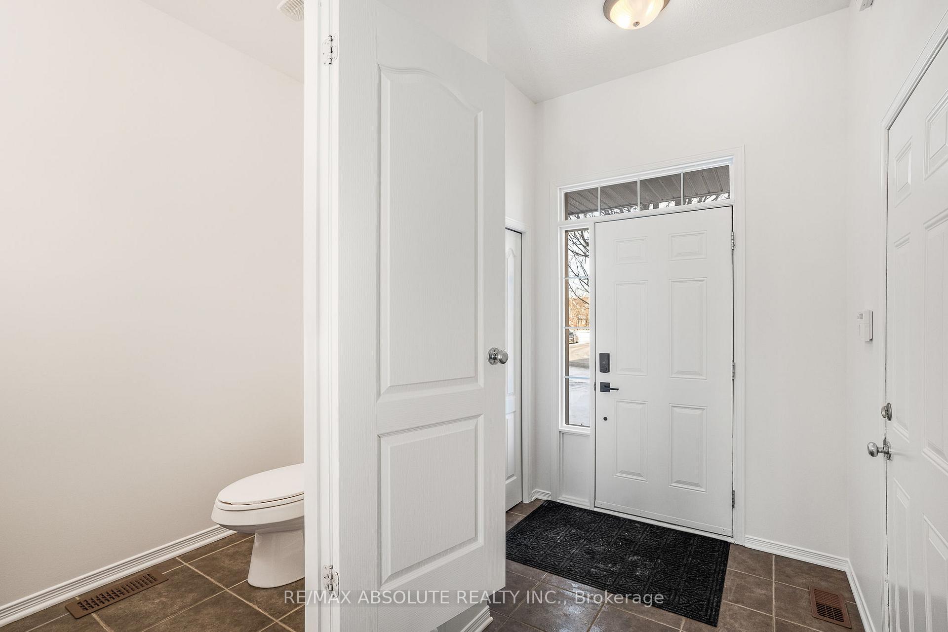 Photo 3 of 728 Nakina Way, Ottawa, Riverside South/Gloucester Glen — HOMEH