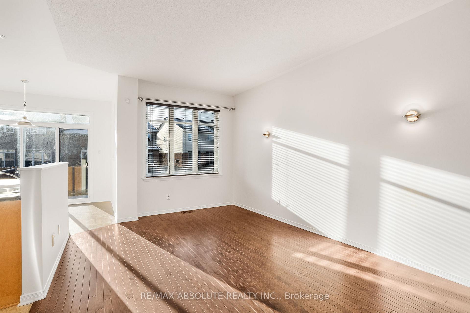 Photo 4 of 728 Nakina Way, Ottawa, Riverside South/Gloucester Glen — HOMEH