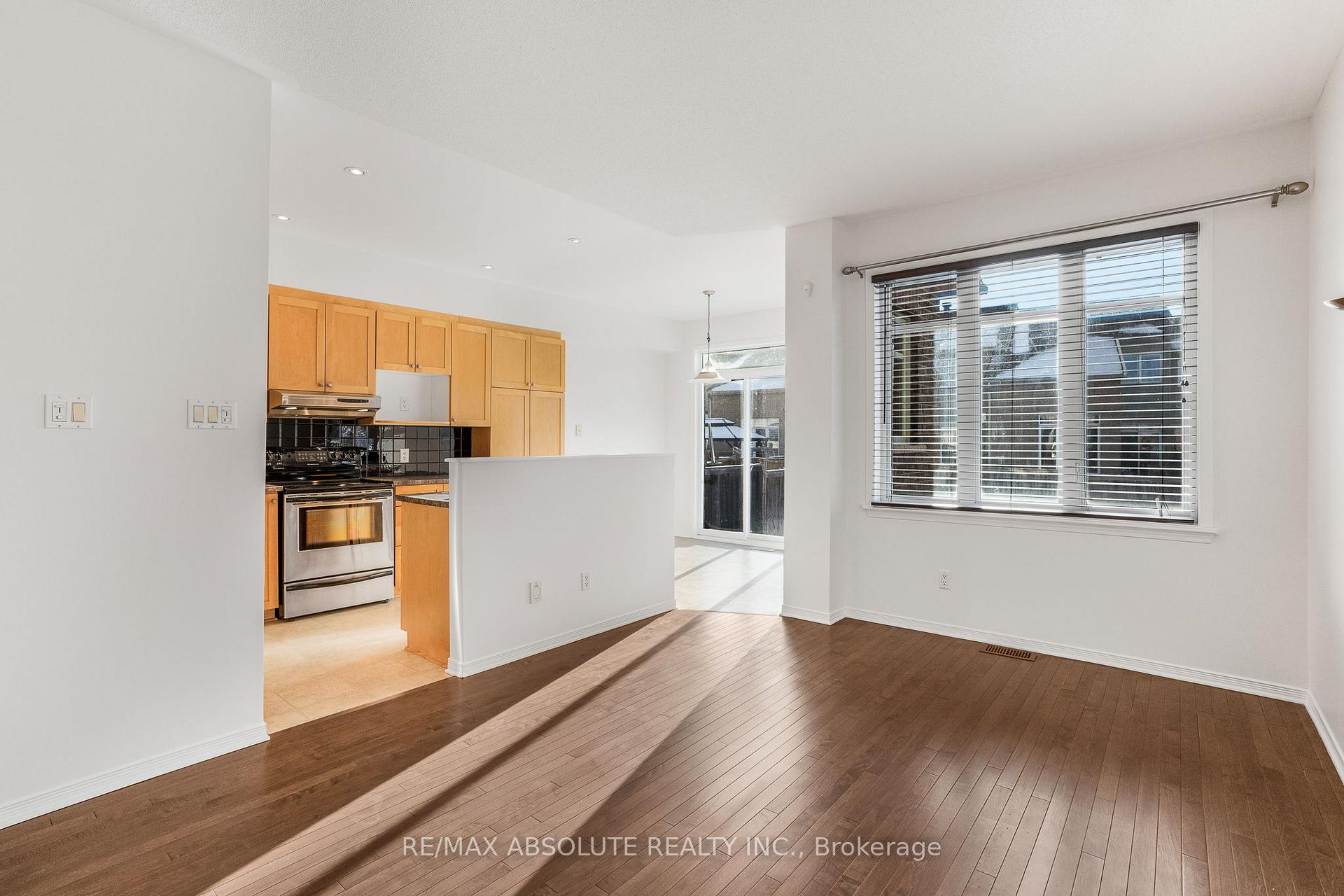 Photo 5 of 728 Nakina Way, Ottawa, Riverside South/Gloucester Glen — HOMEH