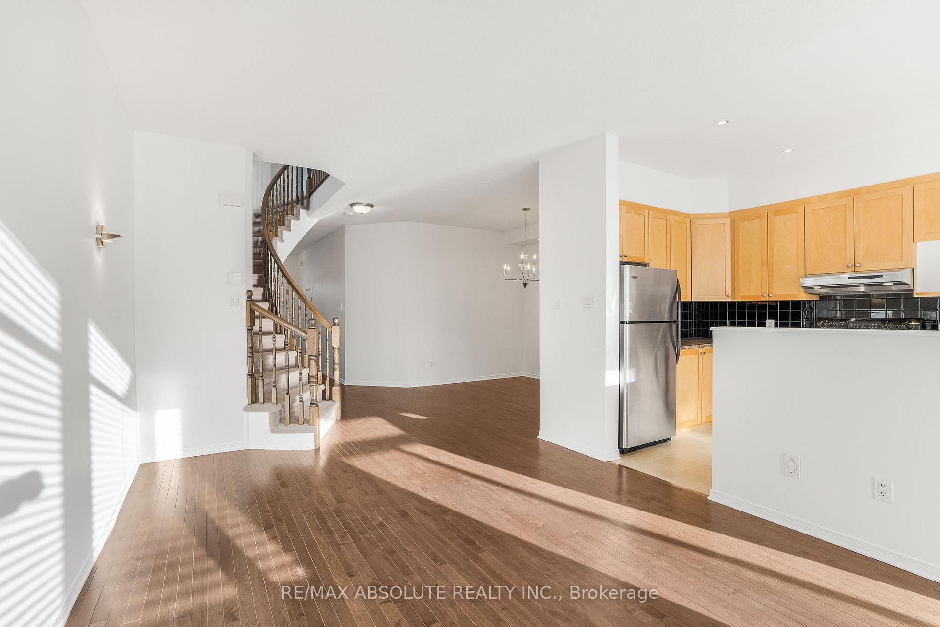 Photo 6 of 728 Nakina Way, Ottawa, Riverside South/Gloucester Glen — HOMEH