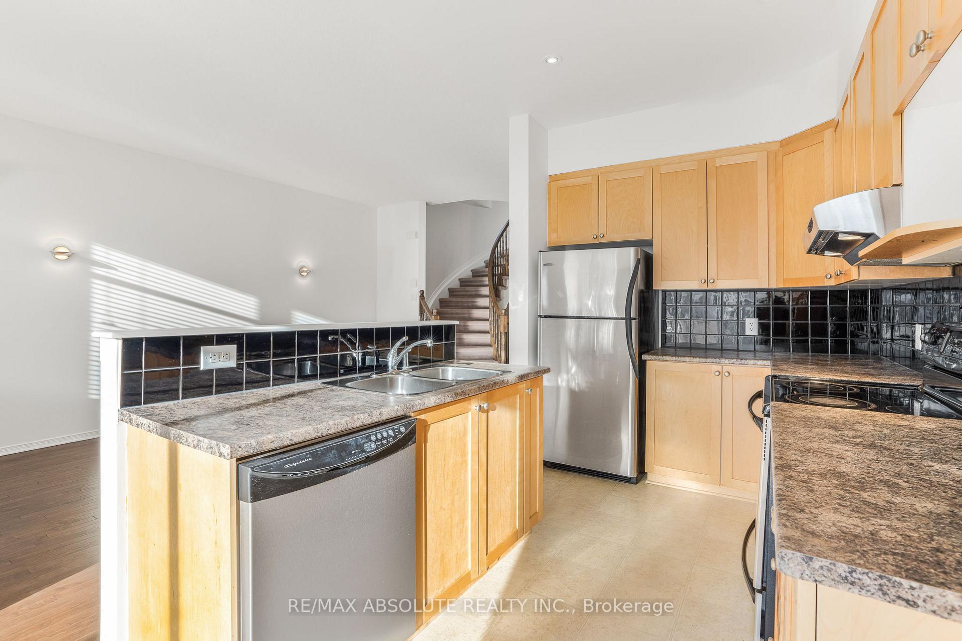 Photo 9 of 728 Nakina Way, Ottawa, Riverside South/Gloucester Glen — HOMEH