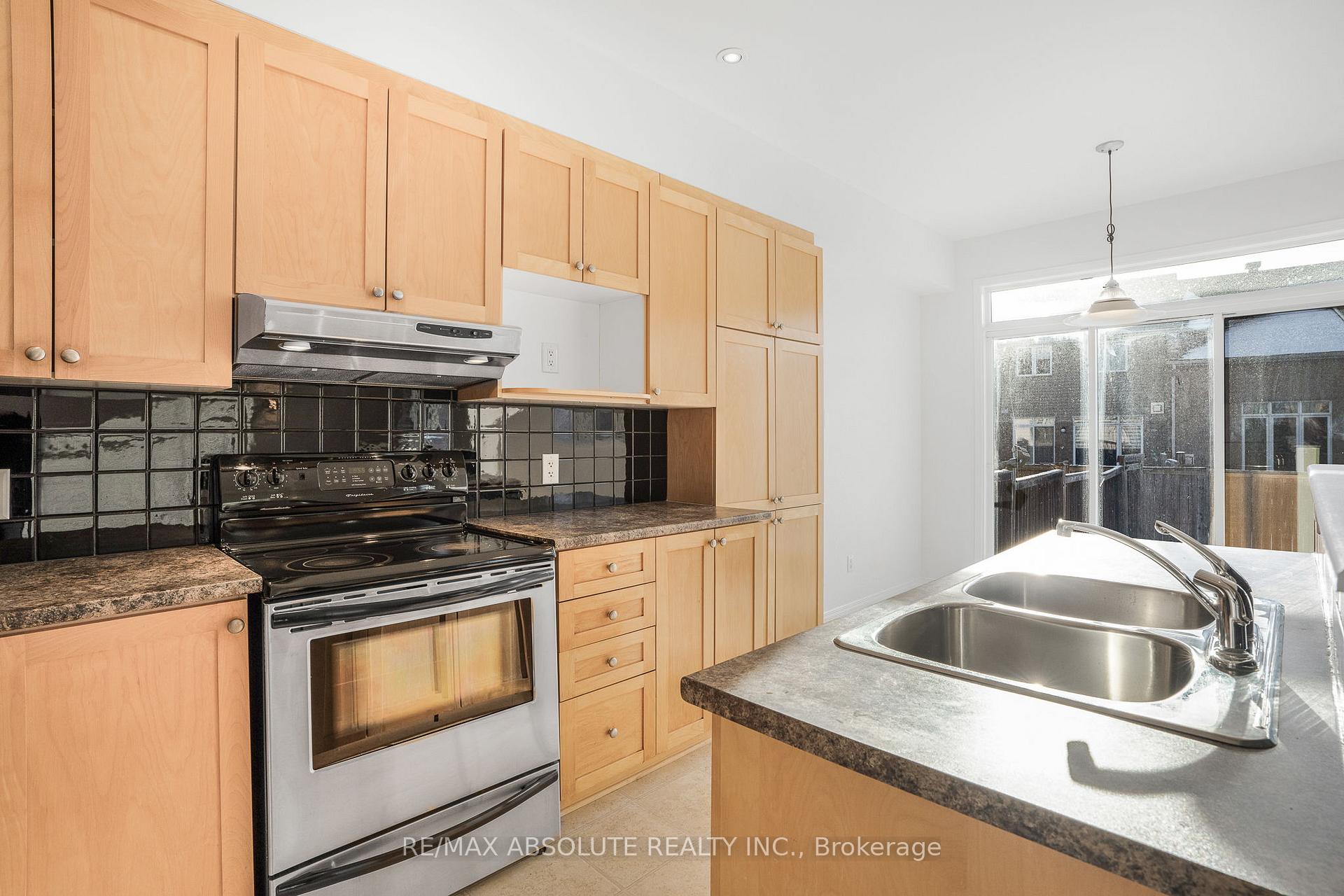 Photo 11 of 728 Nakina Way, Ottawa, Riverside South/Gloucester Glen — HOMEH