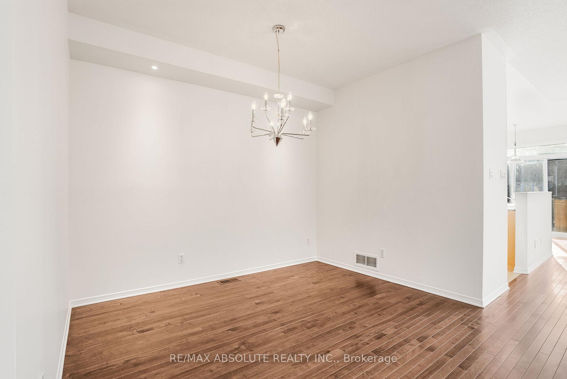 Photo 12 of 728 Nakina Way, Ottawa, Riverside South/Gloucester Glen — HOMEH