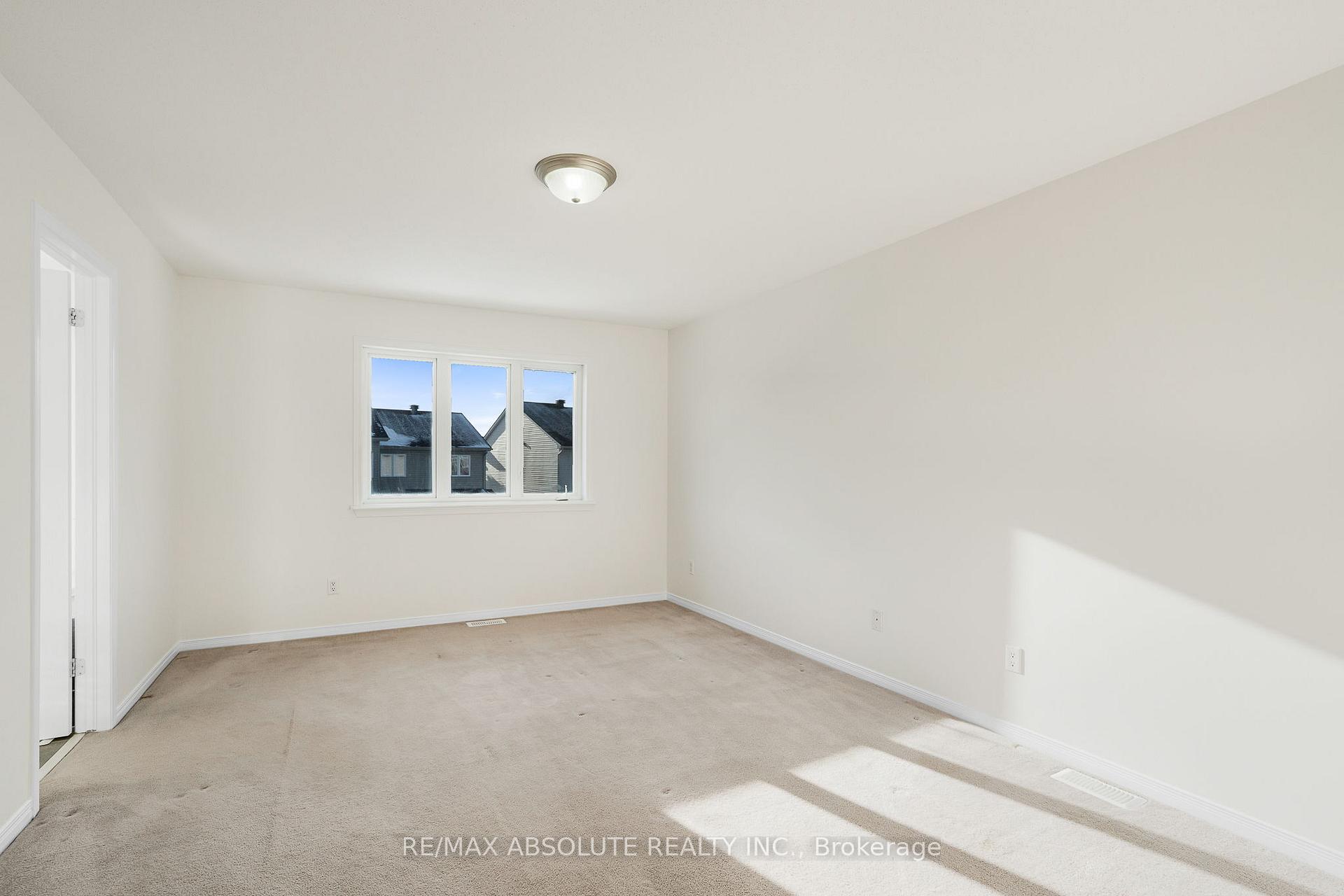 Photo 16 of 728 Nakina Way, Ottawa, Riverside South/Gloucester Glen — HOMEH