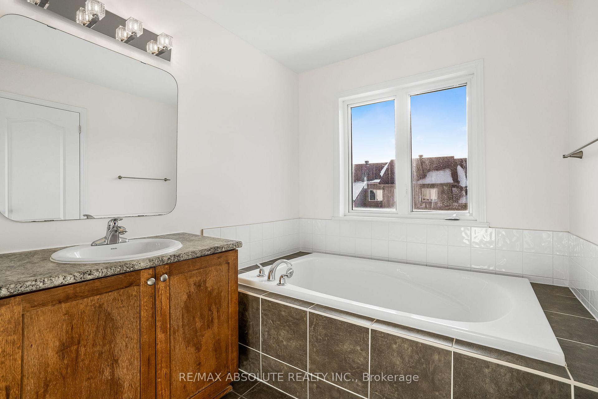 Photo 19 of 728 Nakina Way, Ottawa, Riverside South/Gloucester Glen — HOMEH