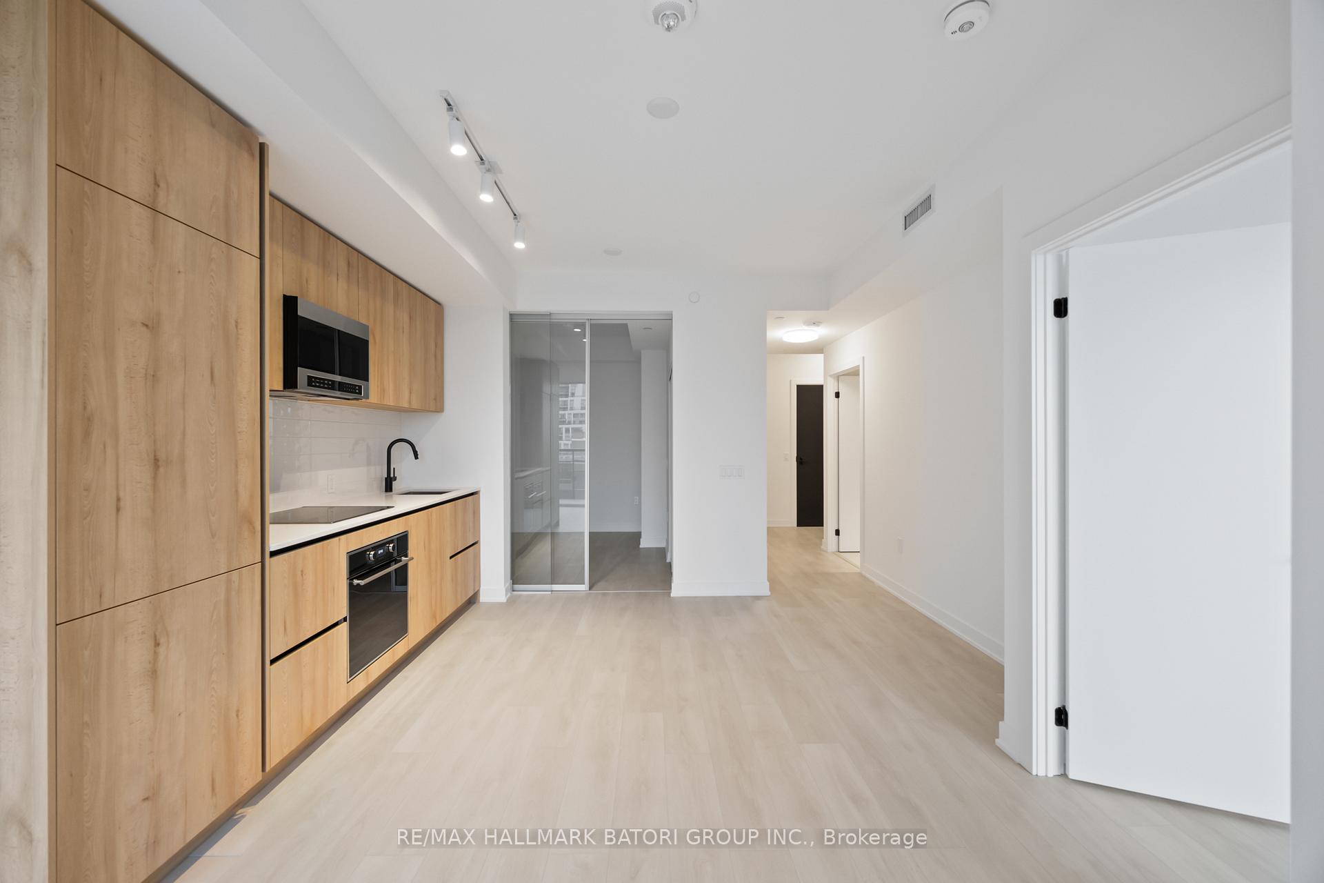 Photo 4 of Unit 1313, 127 Broadway Avenue, Toronto, Yonge-Eglinton — HOMEH