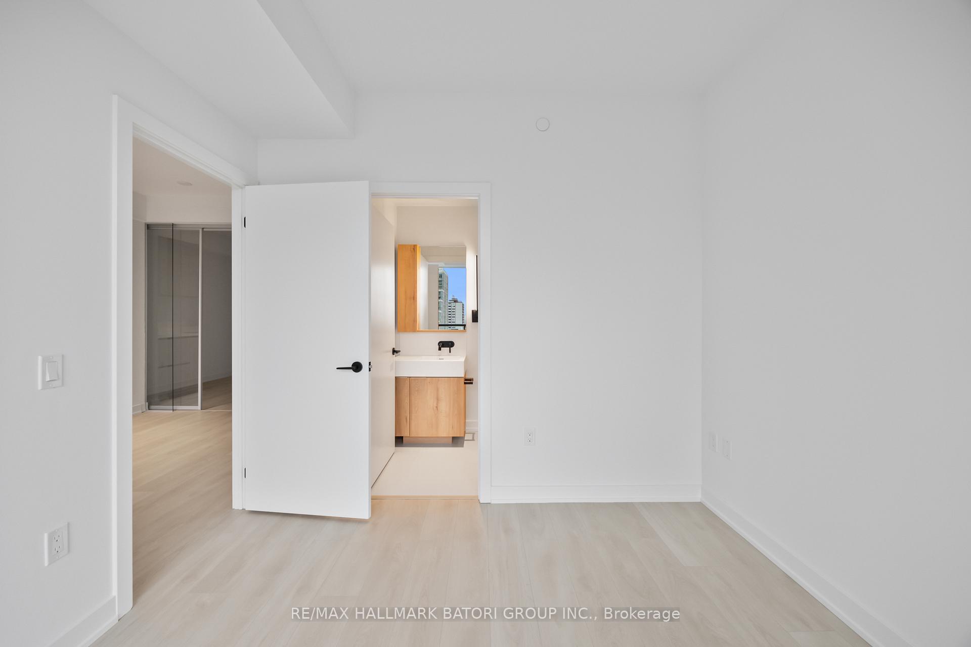 Photo 12 of Unit 1313, 127 Broadway Avenue, Toronto, Yonge-Eglinton — HOMEH