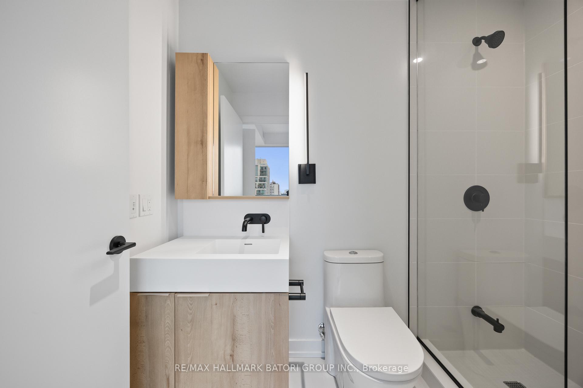Photo 13 of Unit 1313, 127 Broadway Avenue, Toronto, Yonge-Eglinton — HOMEH