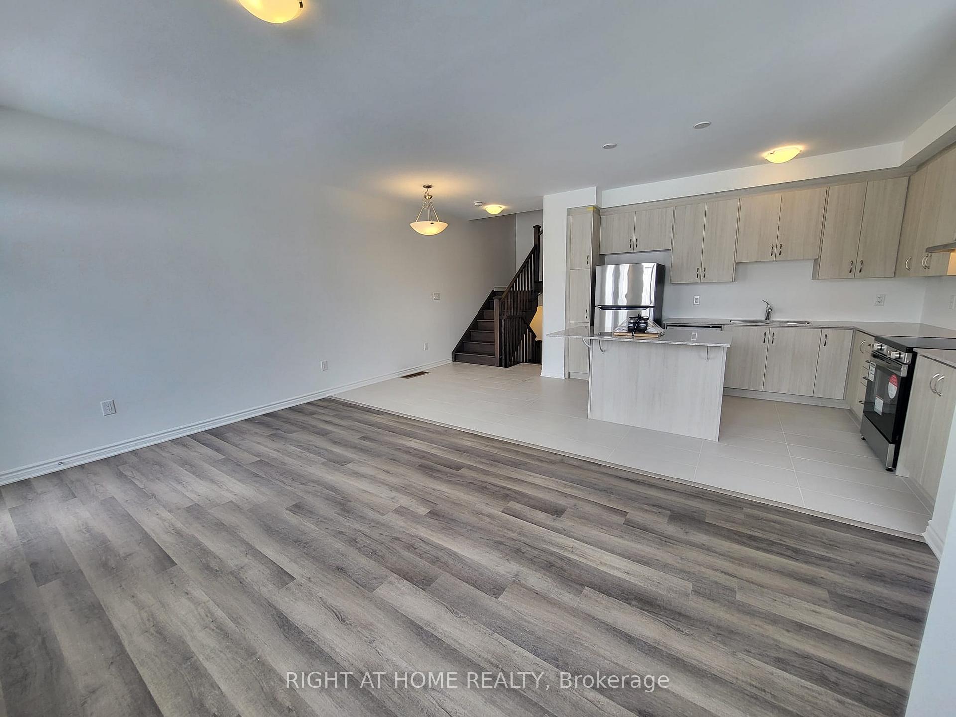 Photo 10 of 34 Ennerdale Street, Barrie, Rural Barrie Southwest — HOMEH