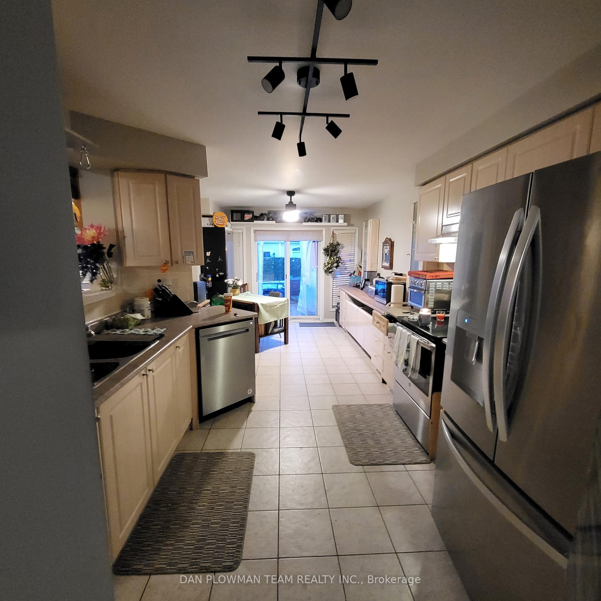 Photo 7 of 5 Melina Lane, Whitby, Brooklin — HOMEH