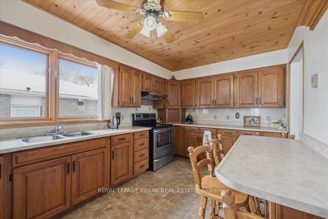 Photo 14 of 28 Third Avenue N, Uxbridge — HOMEH