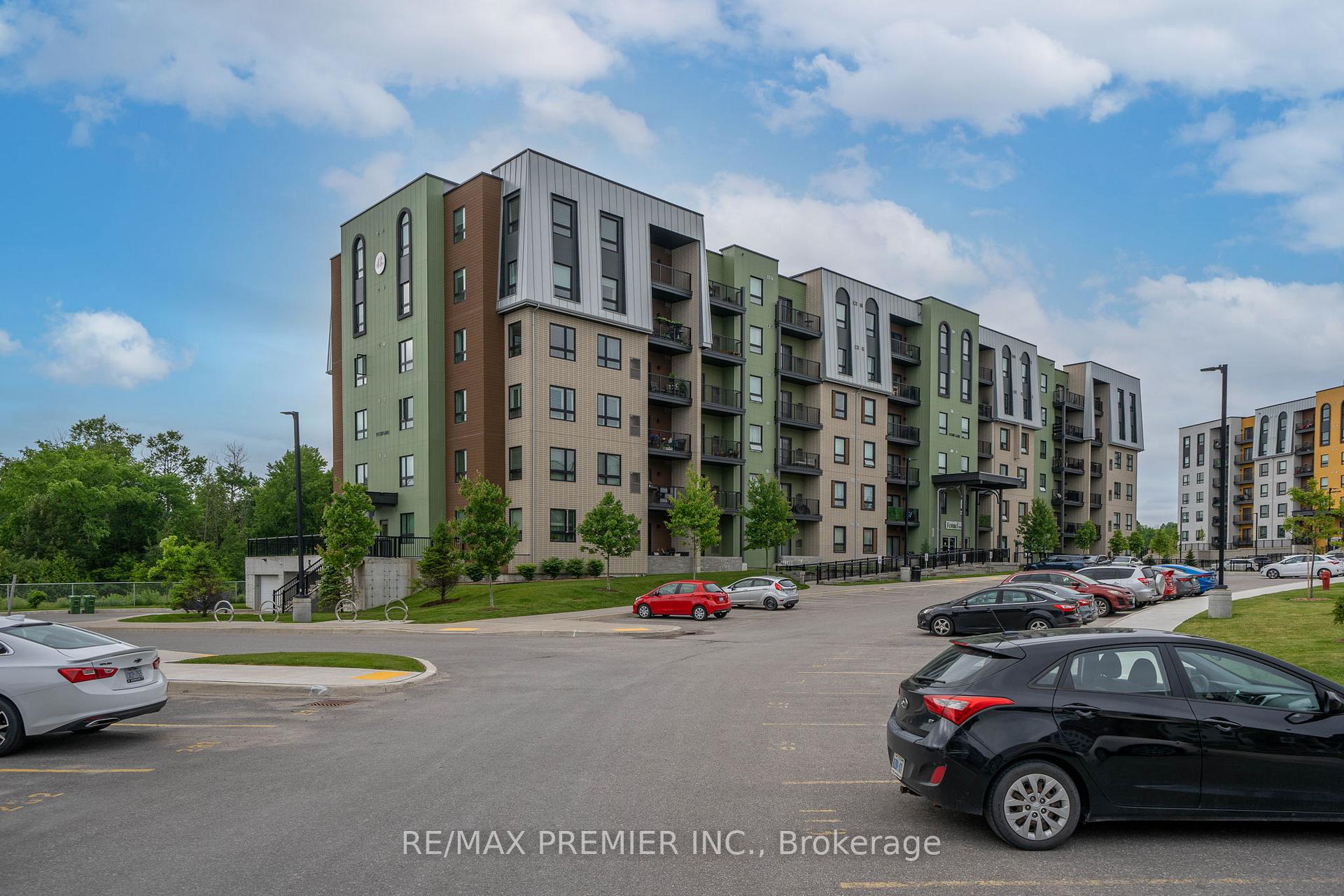 Photo 2 of Unit 103, 5 Chef Lane, Barrie, Rural Barrie Southwest — HOMEH