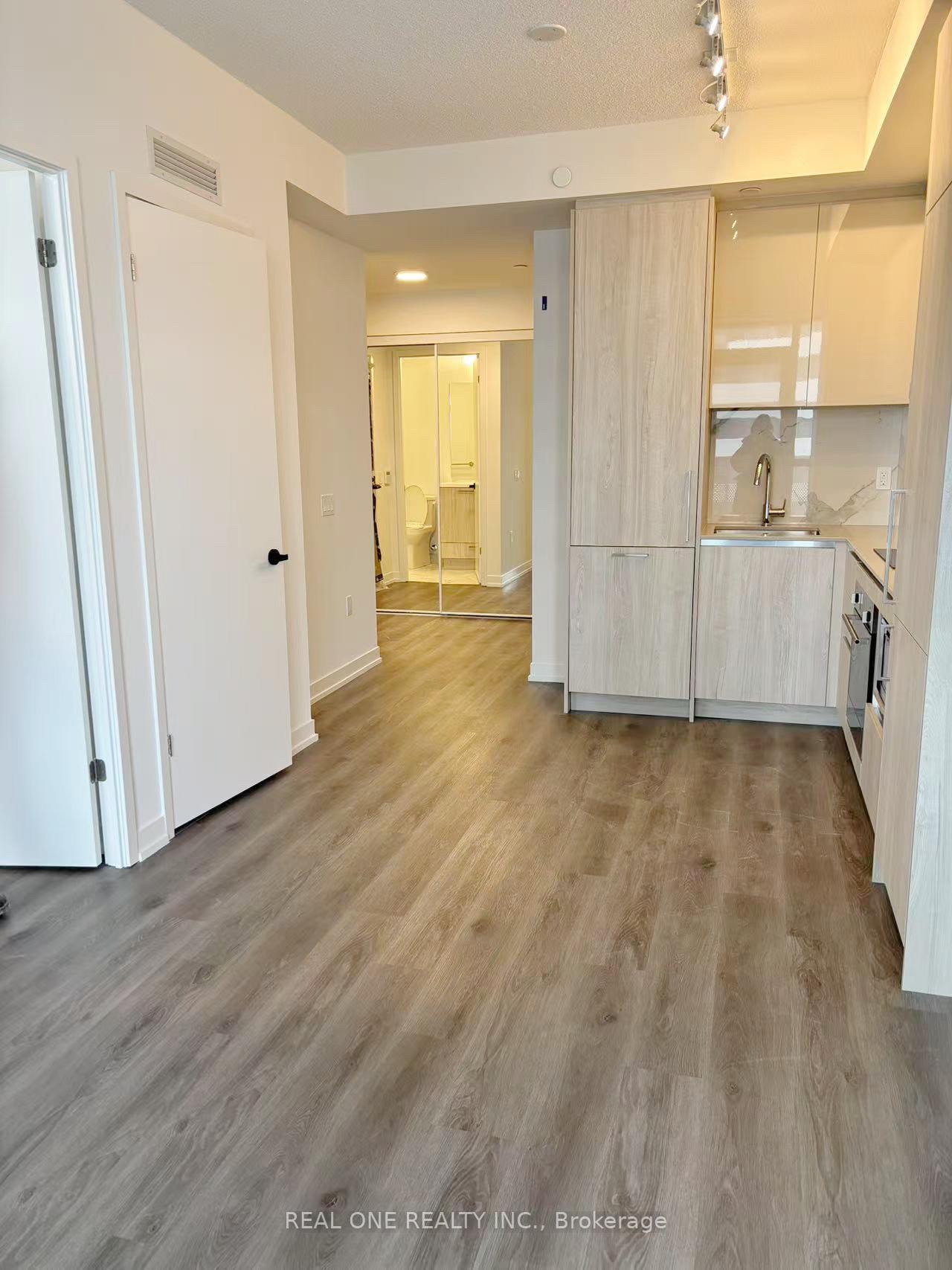 Photo 3 of Unit 901, 225 Commerce Street, Vaughan, Vaughan Corporate Centre — HOMEH