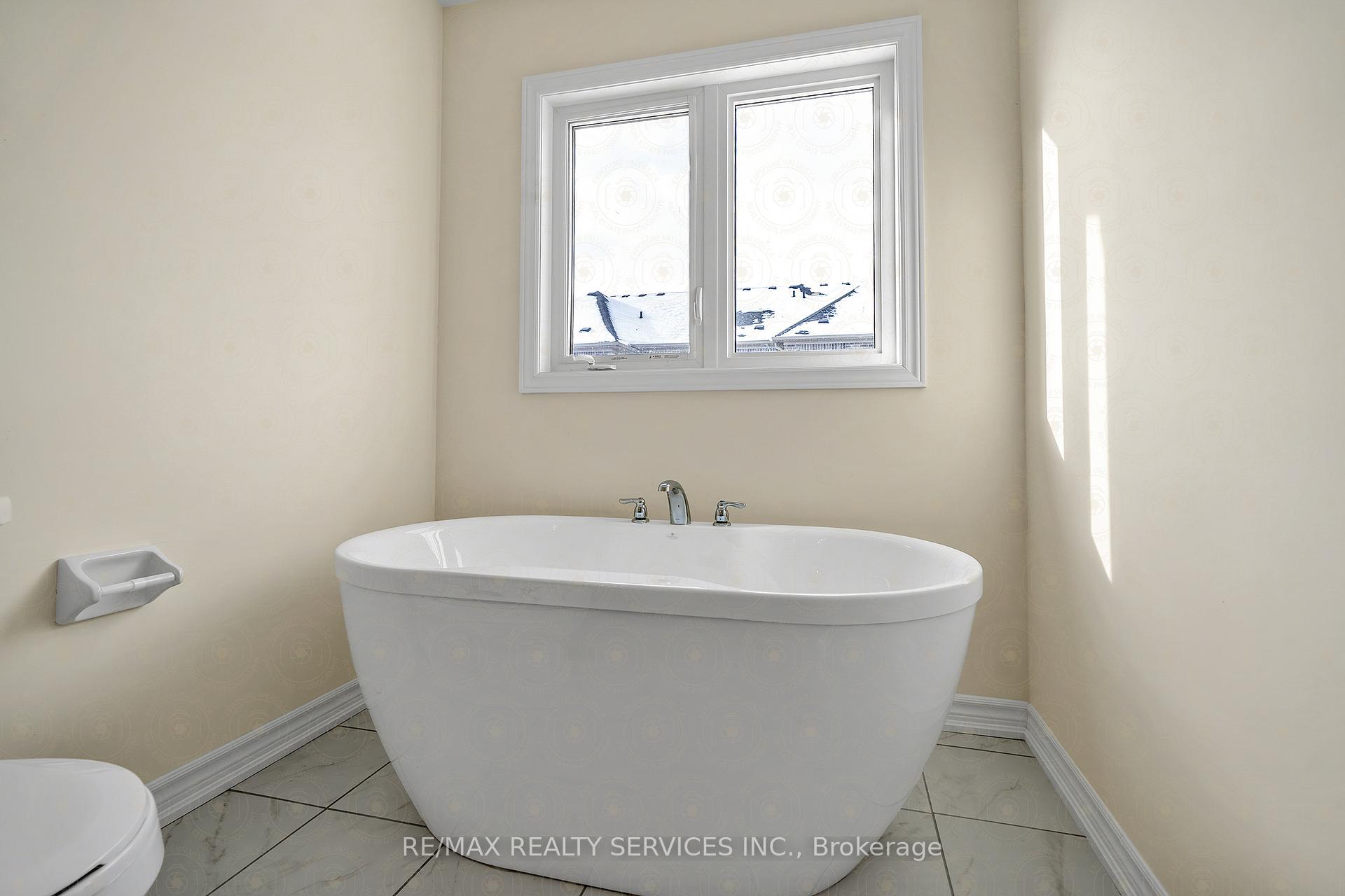 Photo 63 of 116 Robin Trail, Scugog, Port Perry — HOMEH