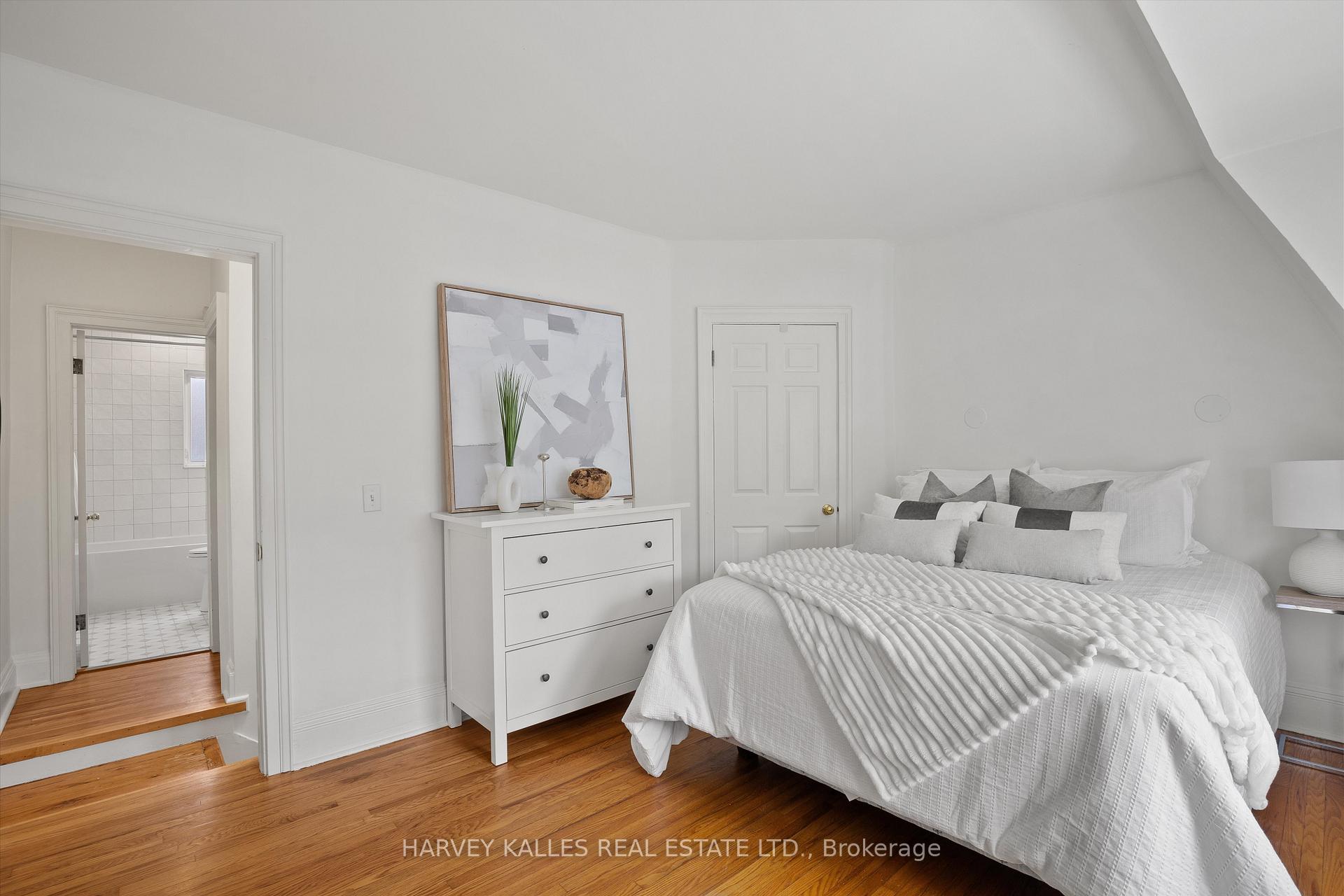 Photo 18 of 317 Bain Avenue, Toronto, Blake-Jones — HOMEH