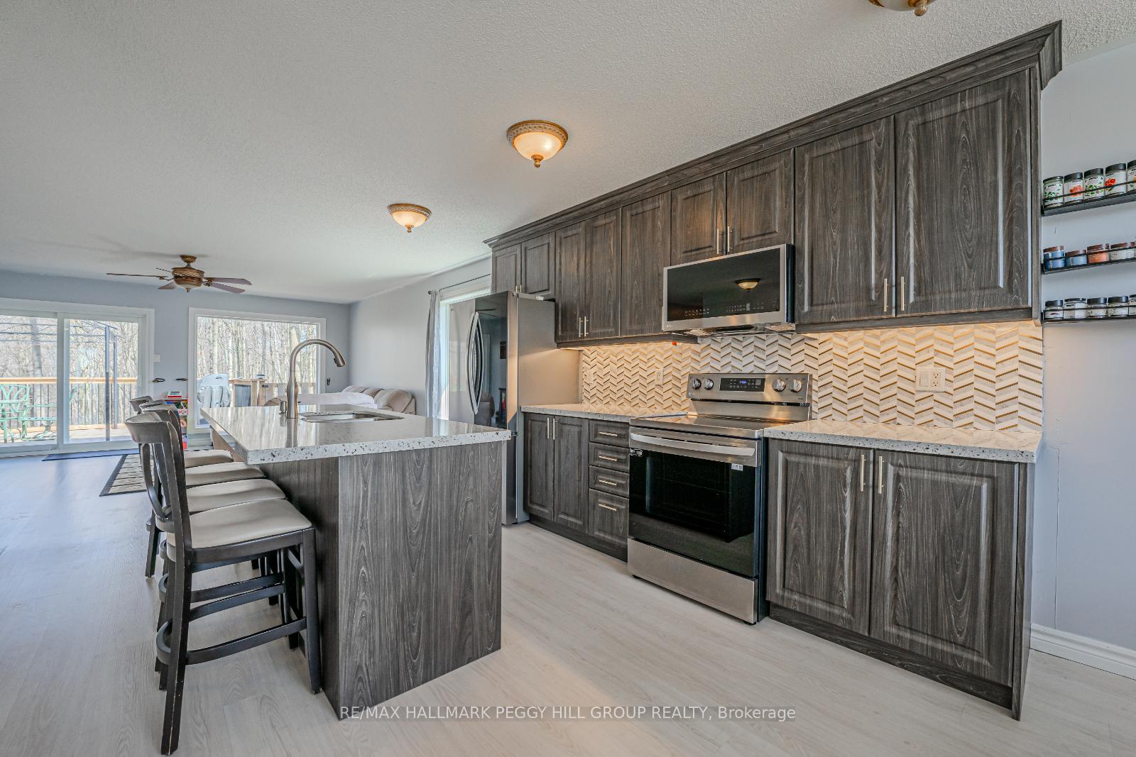 Photo 3 of 156 Mapleton Avenue, Barrie, Holly — HOMEH