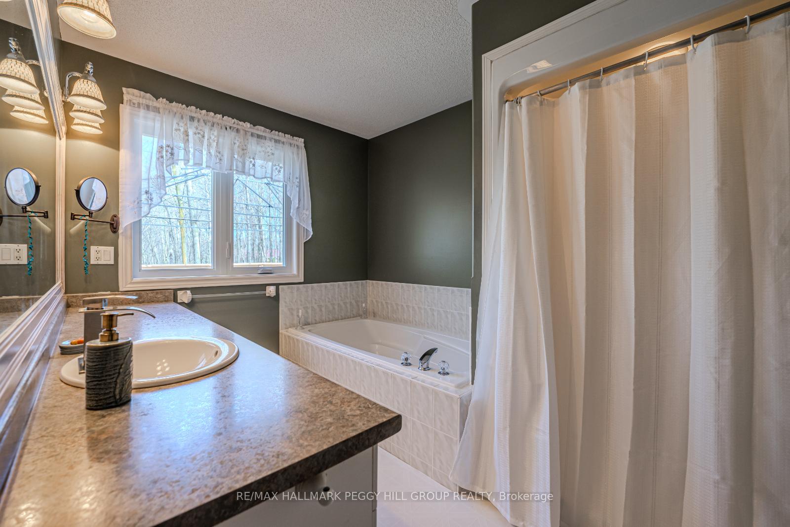 Photo 8 of 156 Mapleton Avenue, Barrie, Holly — HOMEH