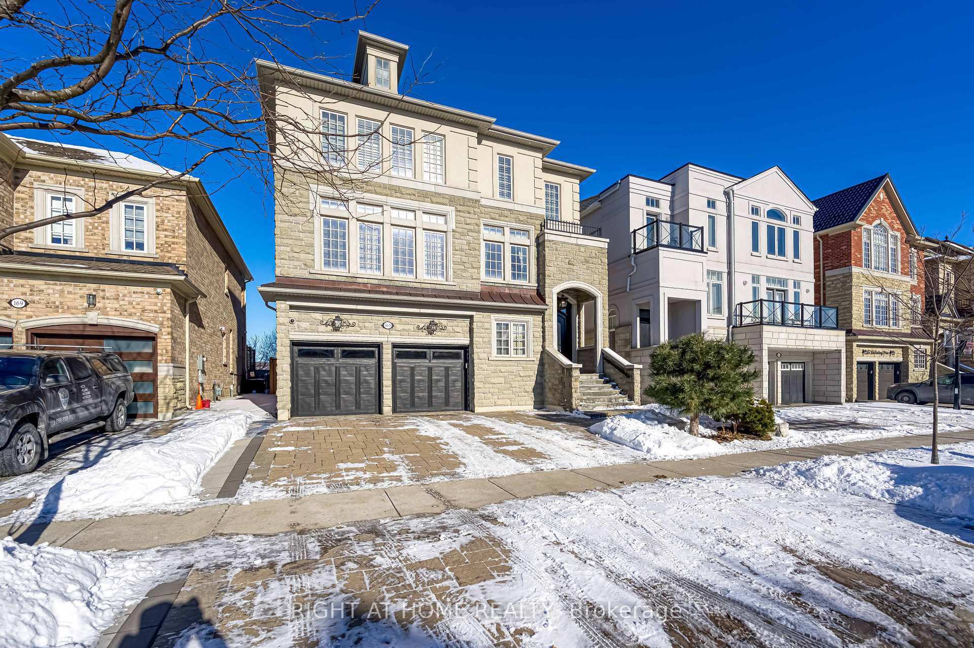 Photo 2 of 165 Wallenberg Drive, Vaughan, Maple — HOMEH