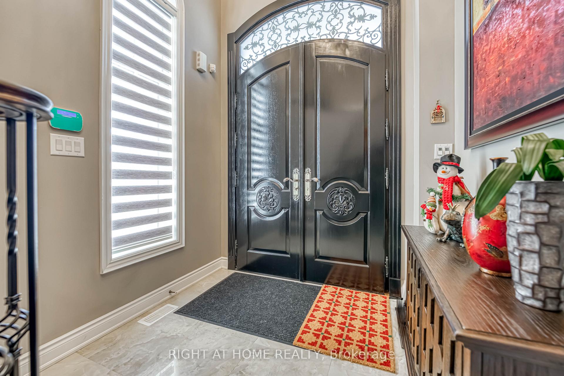 Photo 4 of 165 Wallenberg Drive, Vaughan, Maple — HOMEH
