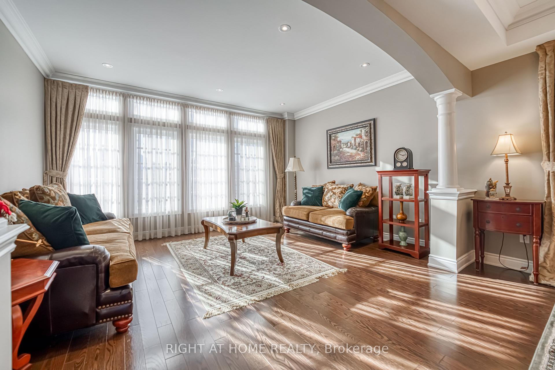 Photo 5 of 165 Wallenberg Drive, Vaughan, Maple — HOMEH
