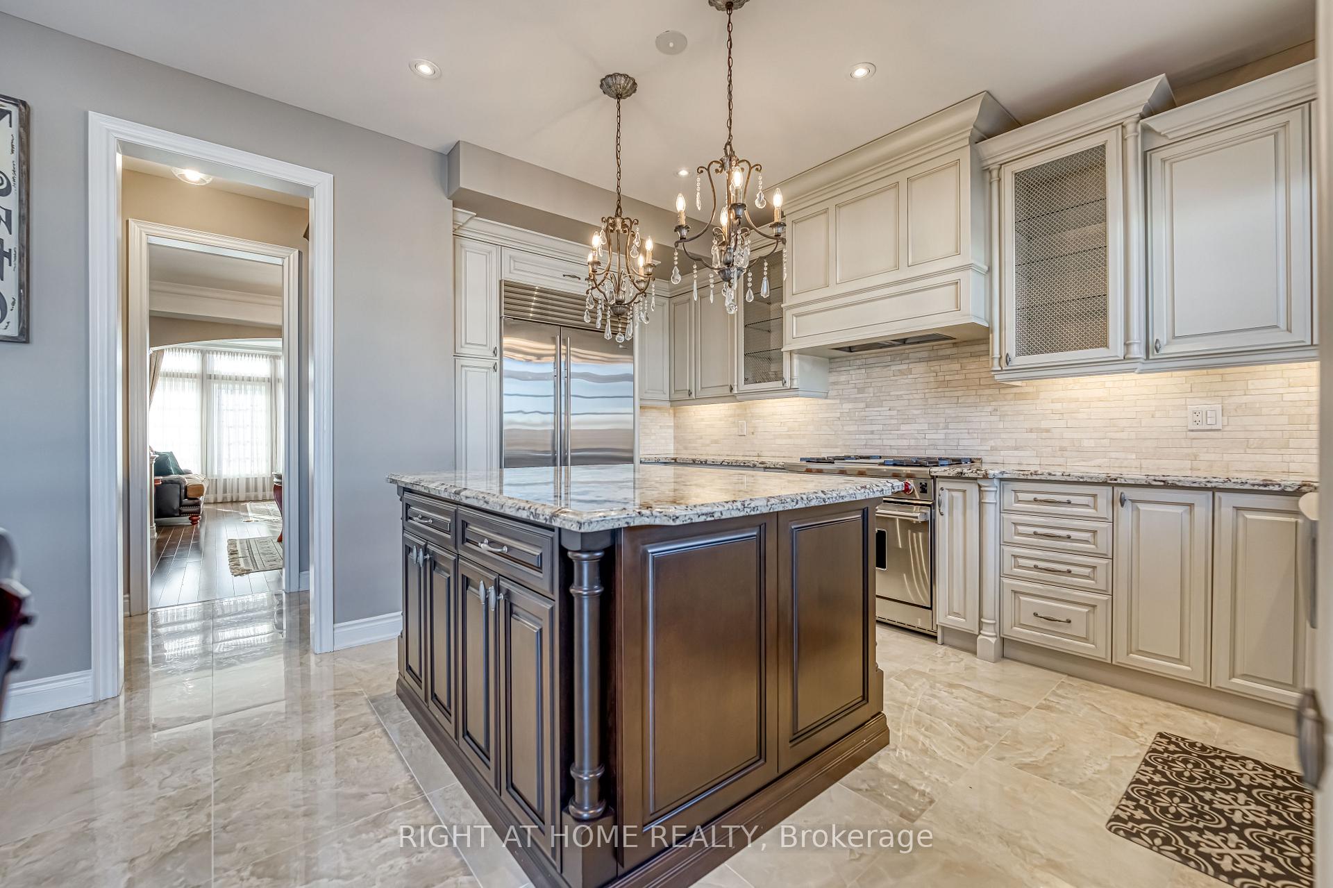 Photo 10 of 165 Wallenberg Drive, Vaughan, Maple — HOMEH