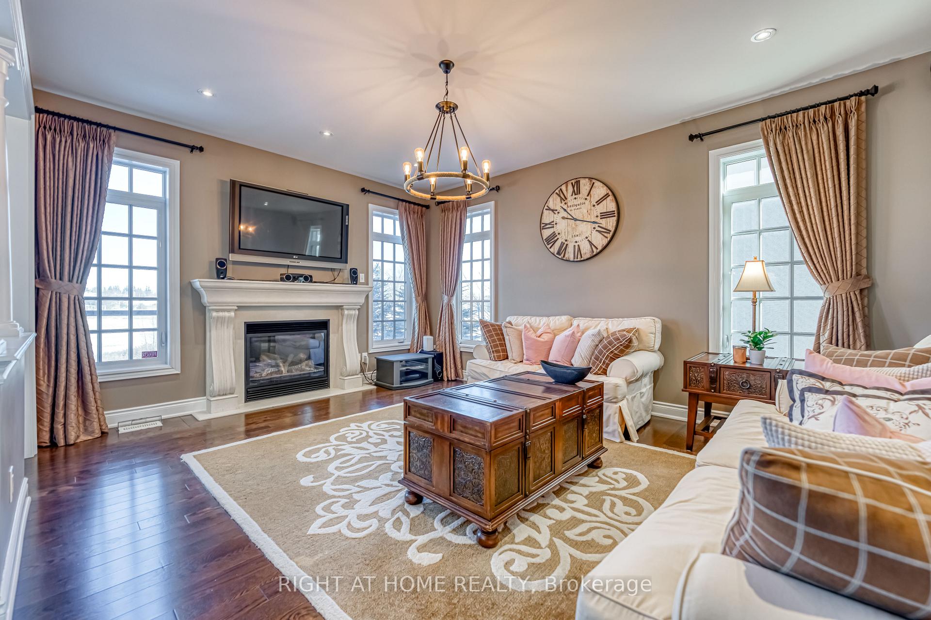 Photo 12 of 165 Wallenberg Drive, Vaughan, Maple — HOMEH