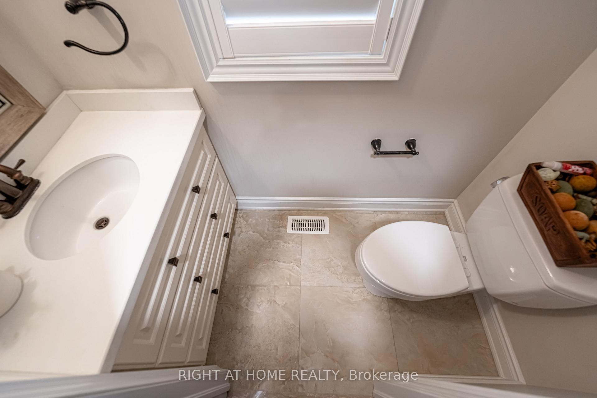 Photo 13 of 165 Wallenberg Drive, Vaughan, Maple — HOMEH